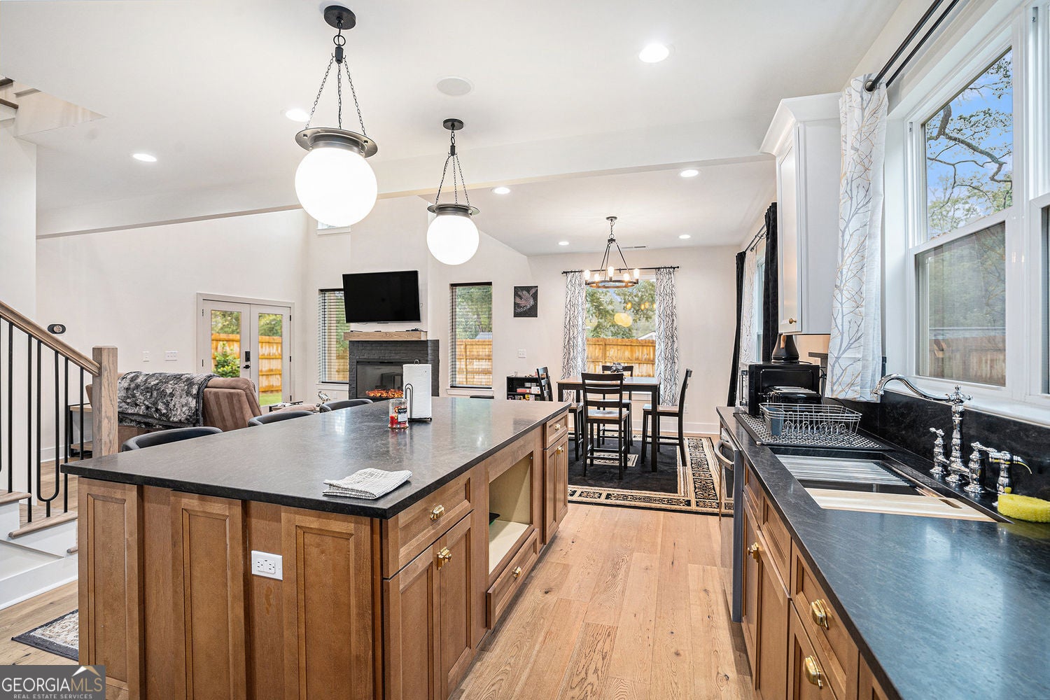 Marietta, Georgia, 30060, United States, 4 Bedrooms Bedrooms, ,4 BathroomsBathrooms,Residential,For Sale,1973518