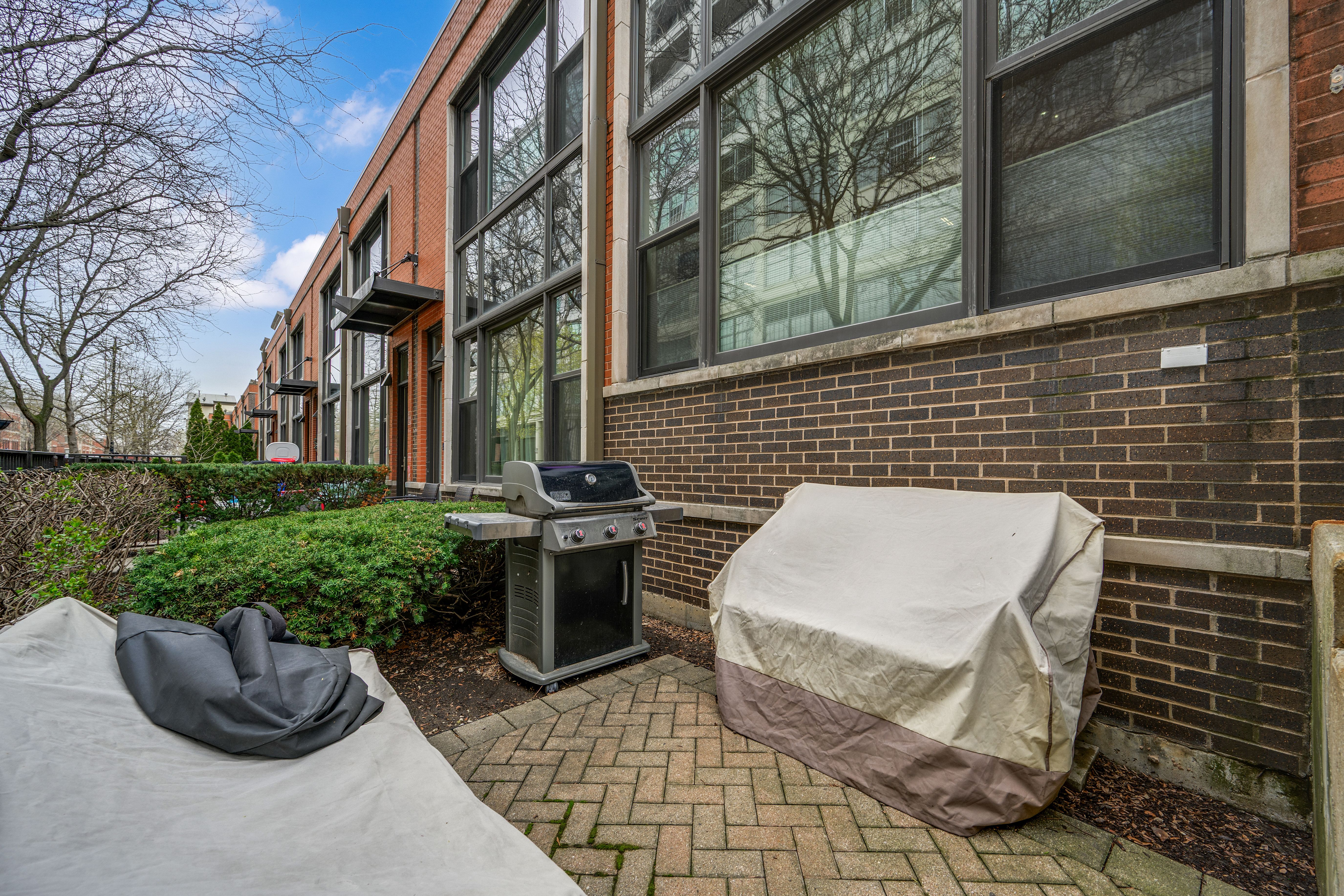  Bright, Updated Townhome in River North