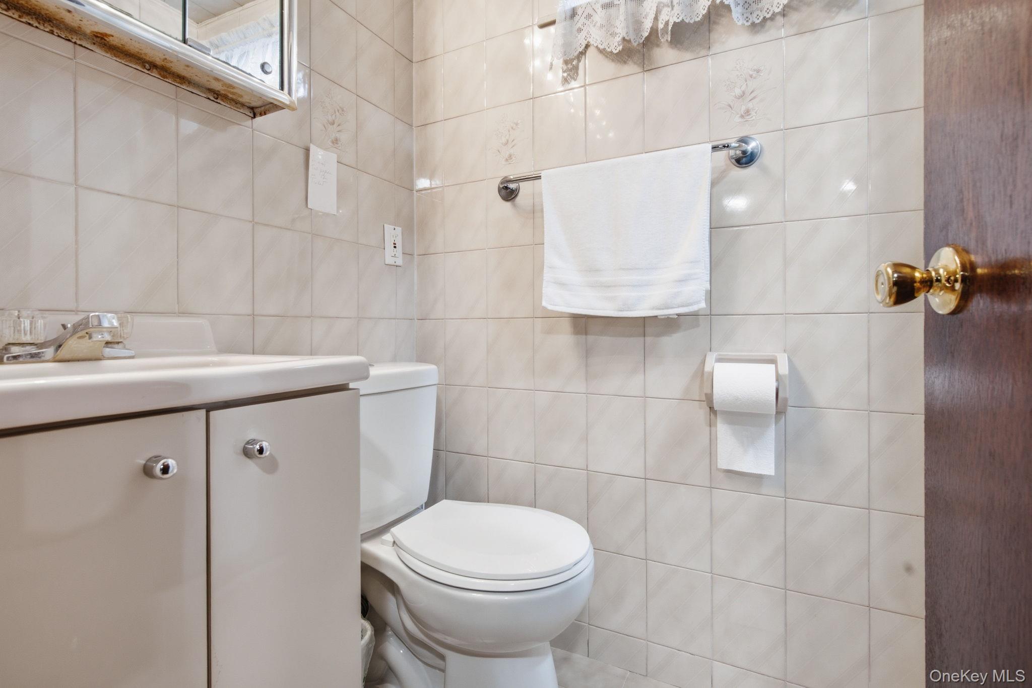  249 E 17th Street, Huntington Station, NY, 11746 - 物件實景