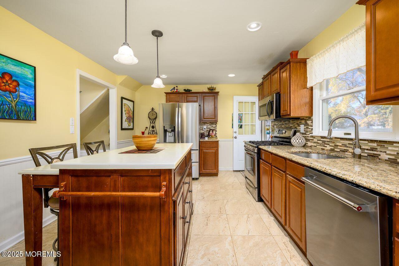 Manalapan, New Jersey, 07726, United States, 4 Bedrooms Bedrooms, ,2 BathroomsBathrooms,Residential,For Sale,1988076