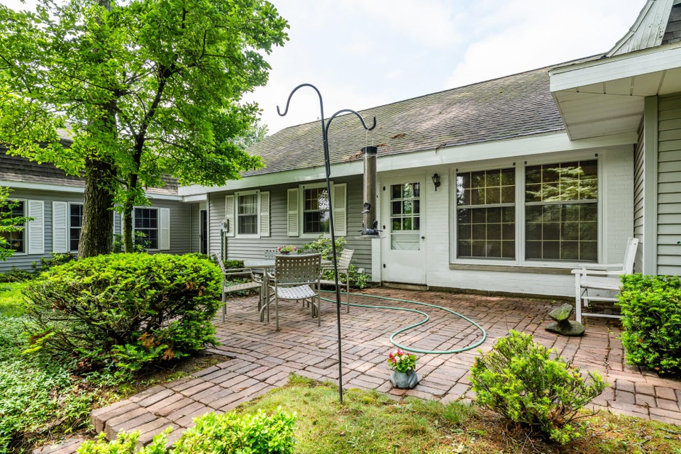 Coloma, Michigan, 49038, United States, 5 Bedrooms Bedrooms, ,4 BathroomsBathrooms,Residential,For Sale,1850191