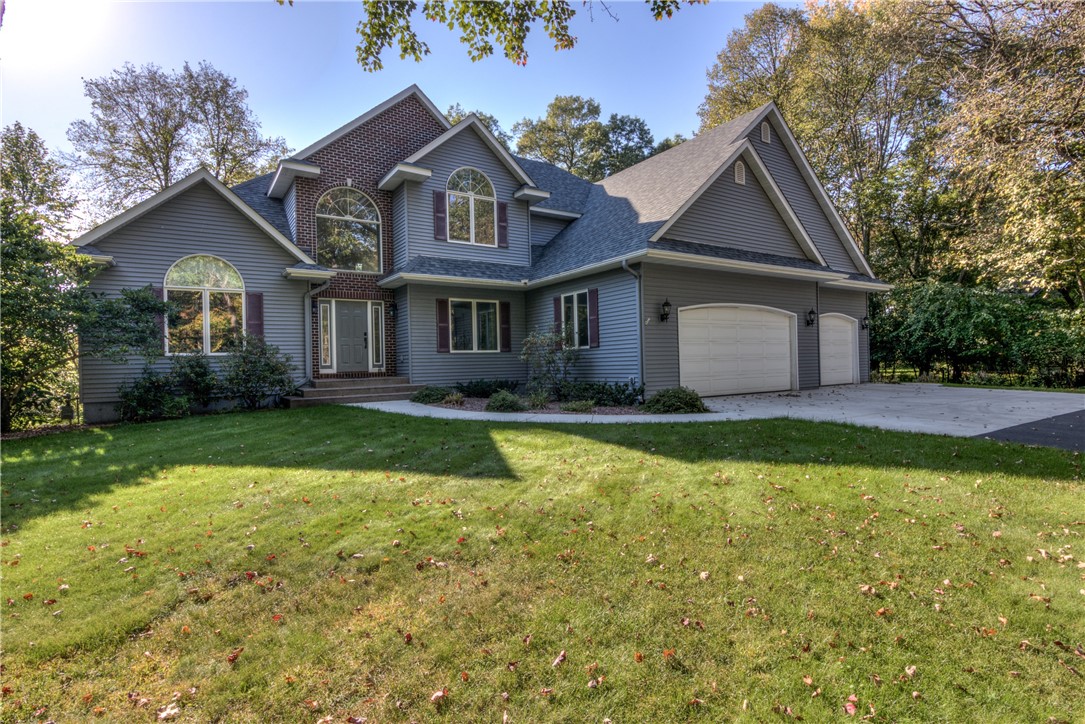 Eau Claire, Wisconsin, 54701, United States, 5 Bedrooms Bedrooms, ,4 BathroomsBathrooms,Residential,For Sale,1976179