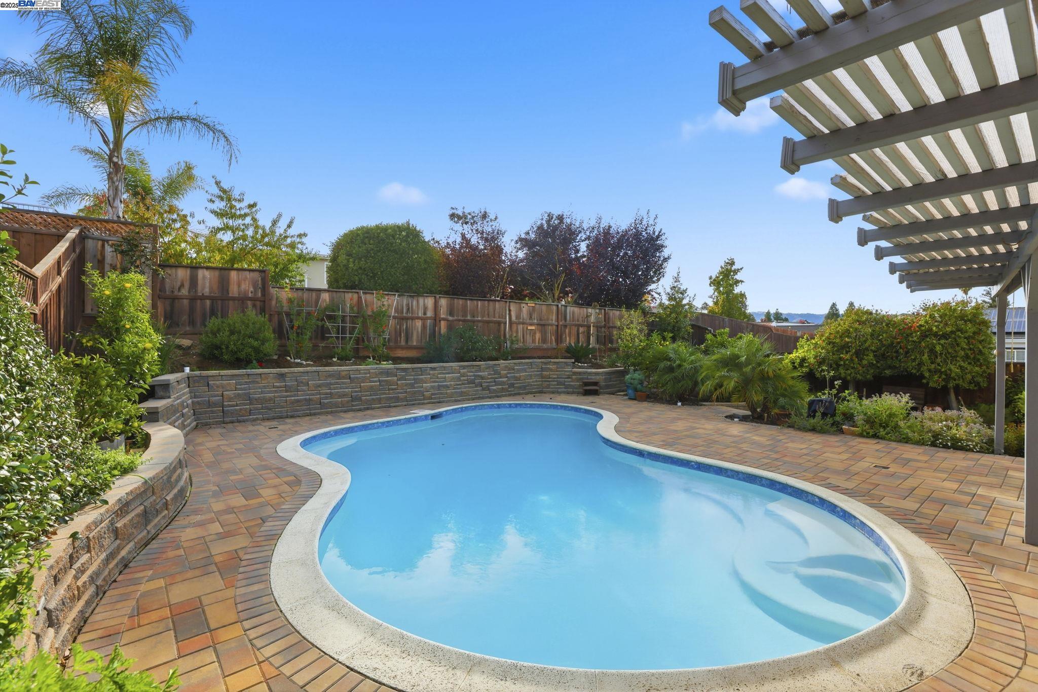 Pleasanton, California, 94566, United States, 4 Bedrooms Bedrooms, ,2 BathroomsBathrooms,Residential,For Sale,1988174