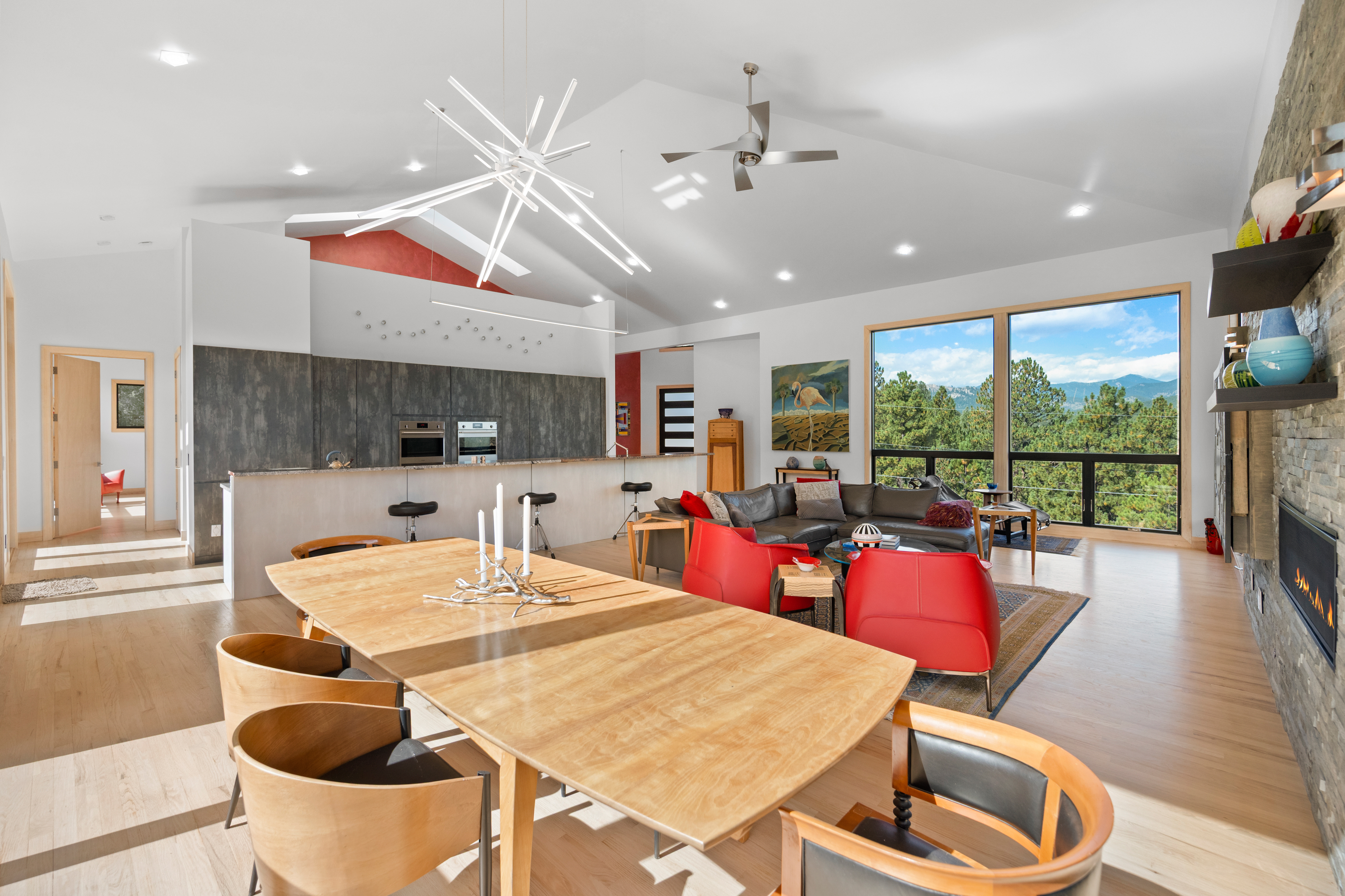  Modern Mountain Residence with Dramatic Architecture - 物件實景