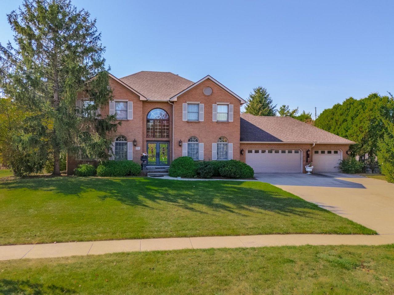 Bloomington, Illinois, 61704, United States, 6 Bedrooms Bedrooms, ,5 BathroomsBathrooms,Residential,For Sale,1793888