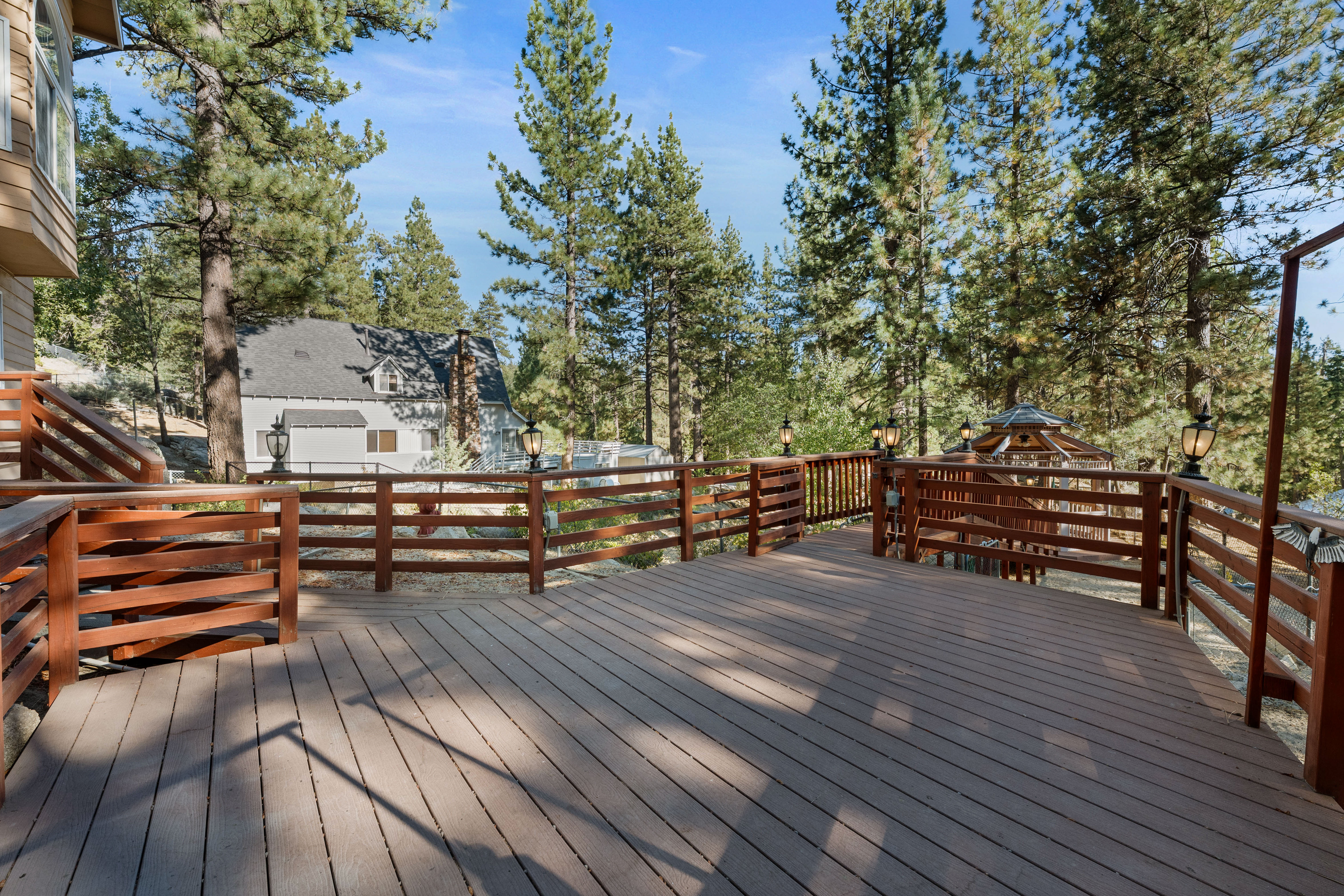  39251 Cedar Dell Road, Fawnskin, CA 92333 - 物件實景