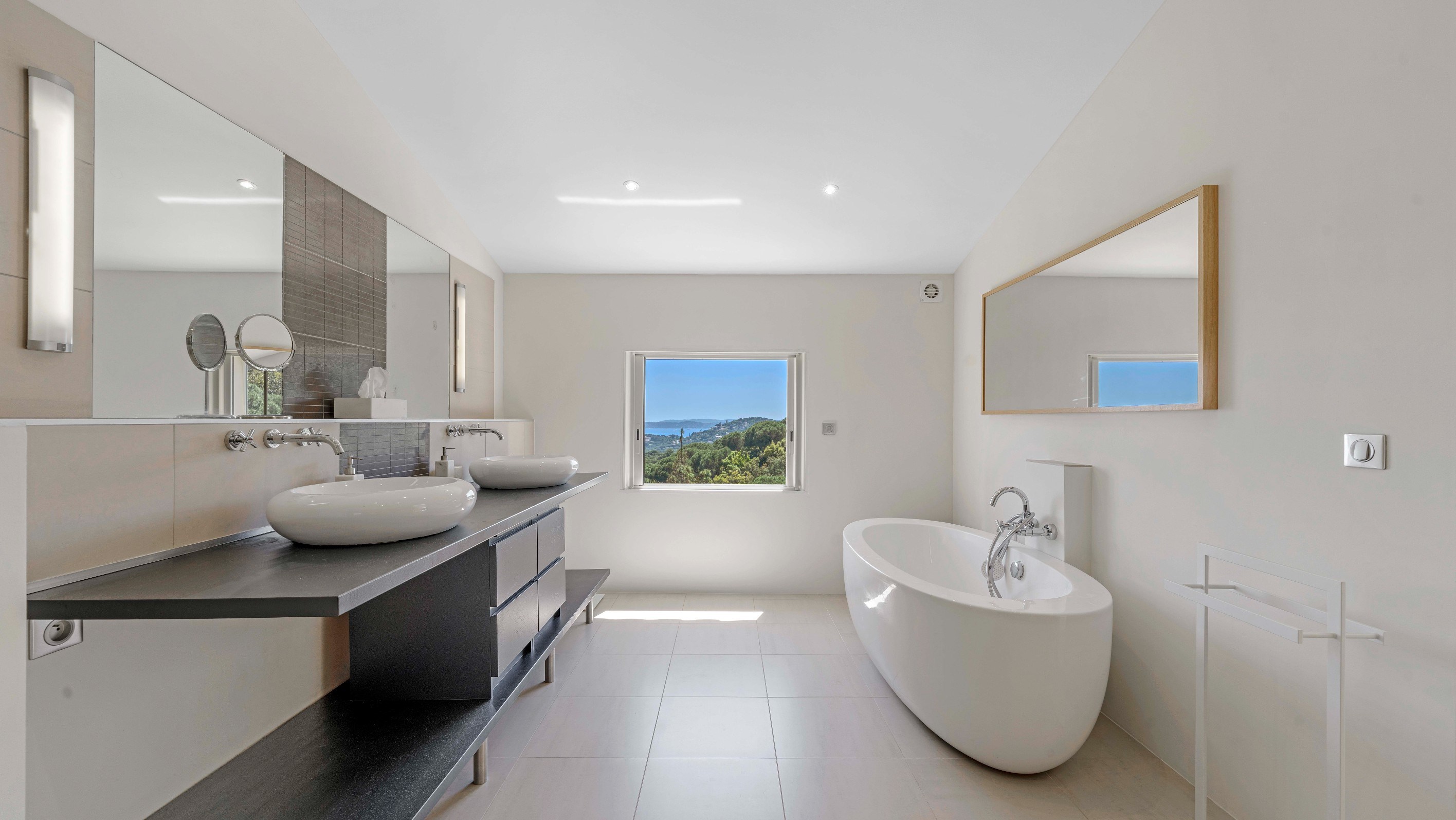  Sole Agent : Contemporary villa with sea view, close to La Nartelle Beach - 物件實景