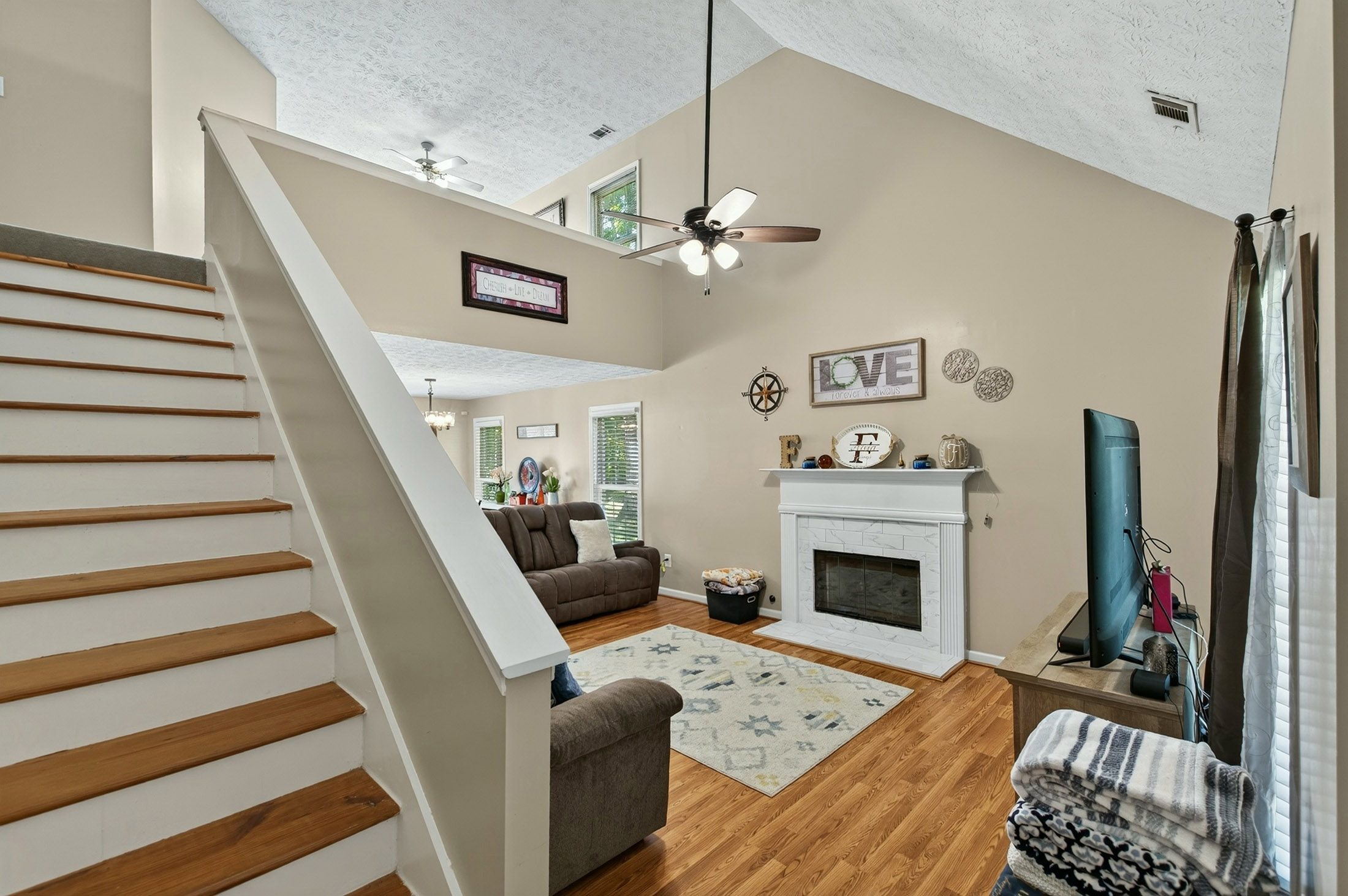  Charming Home on an Expansive 2.8+/- Acre Corner Lot - 物件實景