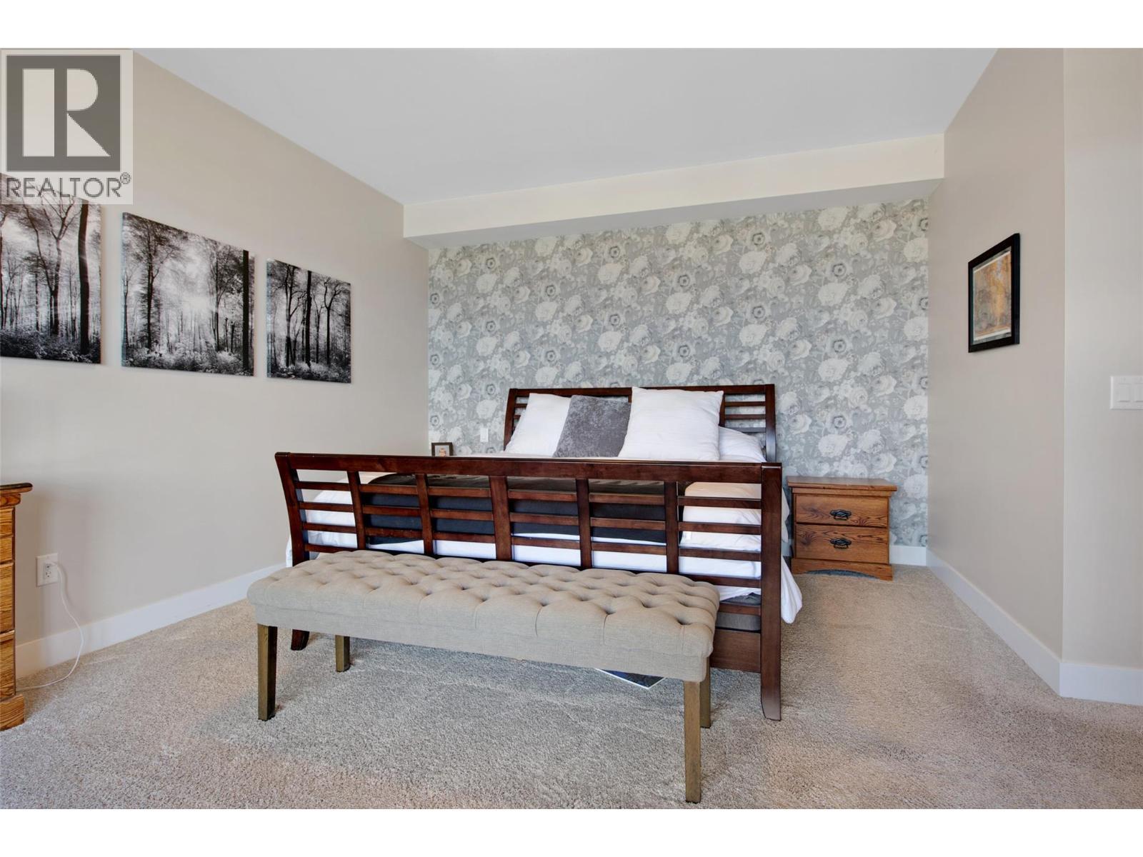 KELOWNA, British Columbia, V1P 1T8, CA, 3 Bedrooms Bedrooms, ,3 BathroomsBathrooms,Residential,For Sale,1947408