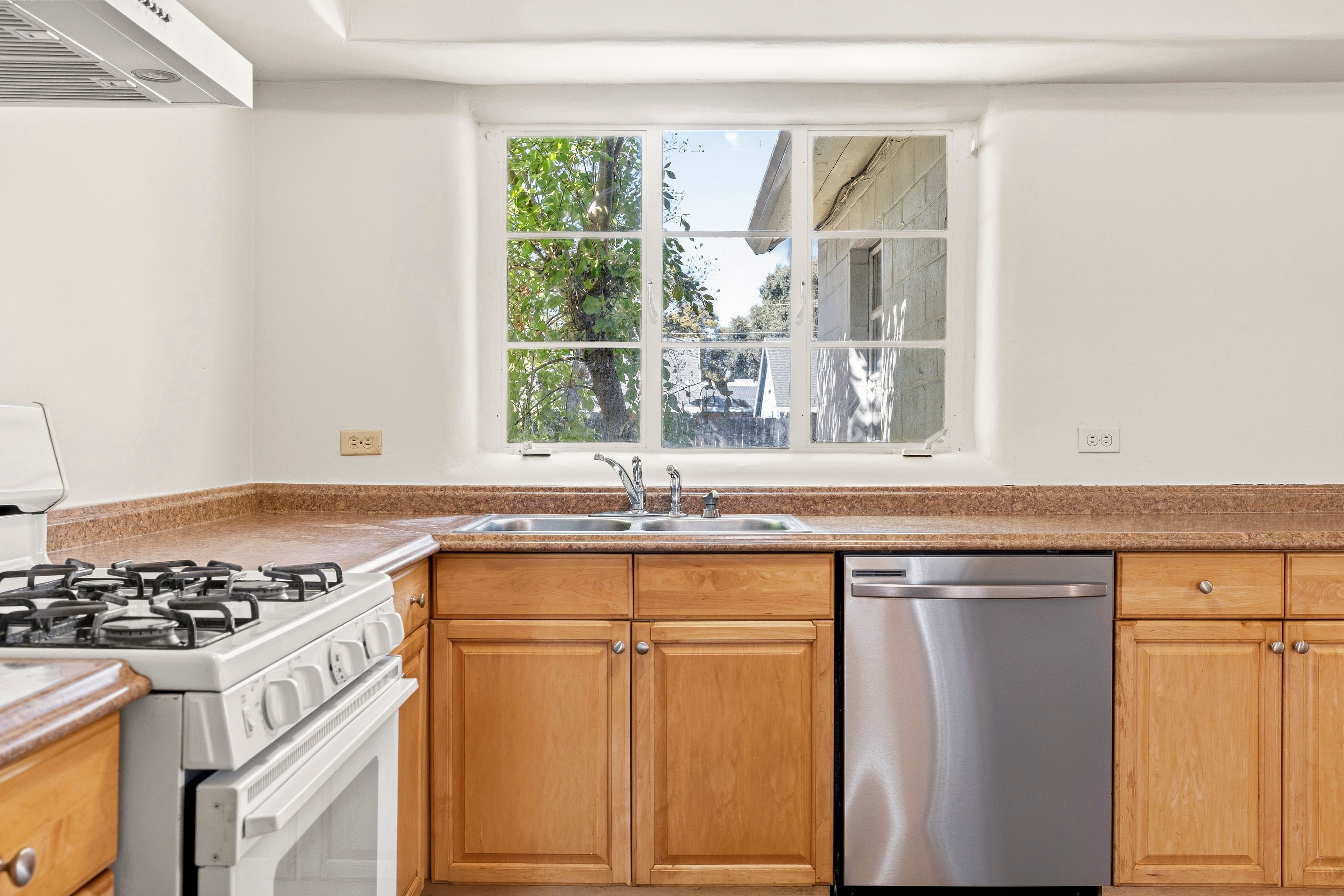  1241 Arcade Boulevard, Sacramento, CA 95815 - 物件實景