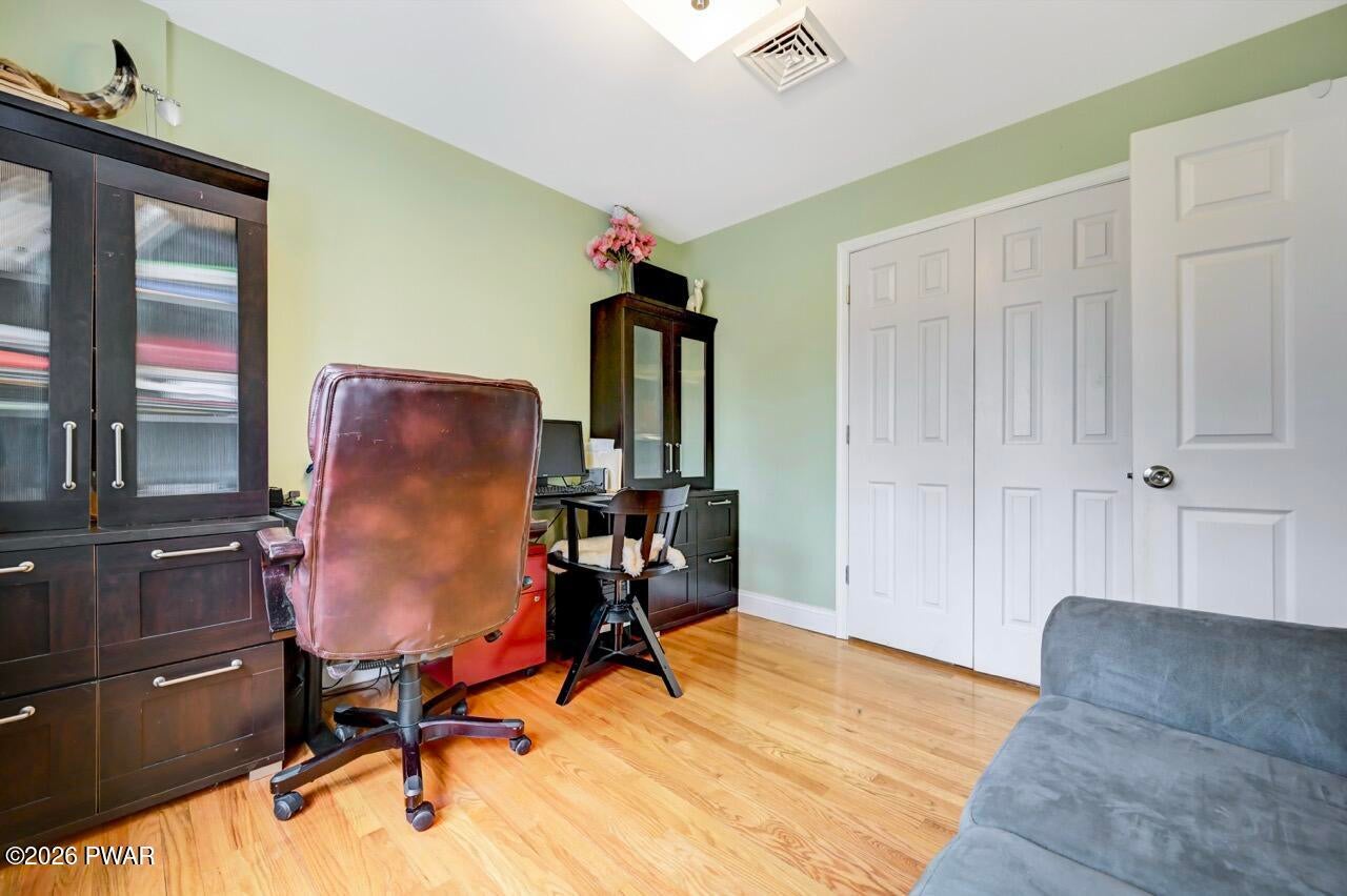 Milford, Pennsylvania, 18337, United States, 3 Bedrooms Bedrooms, ,3 BathroomsBathrooms,Residential,For Sale,2011309