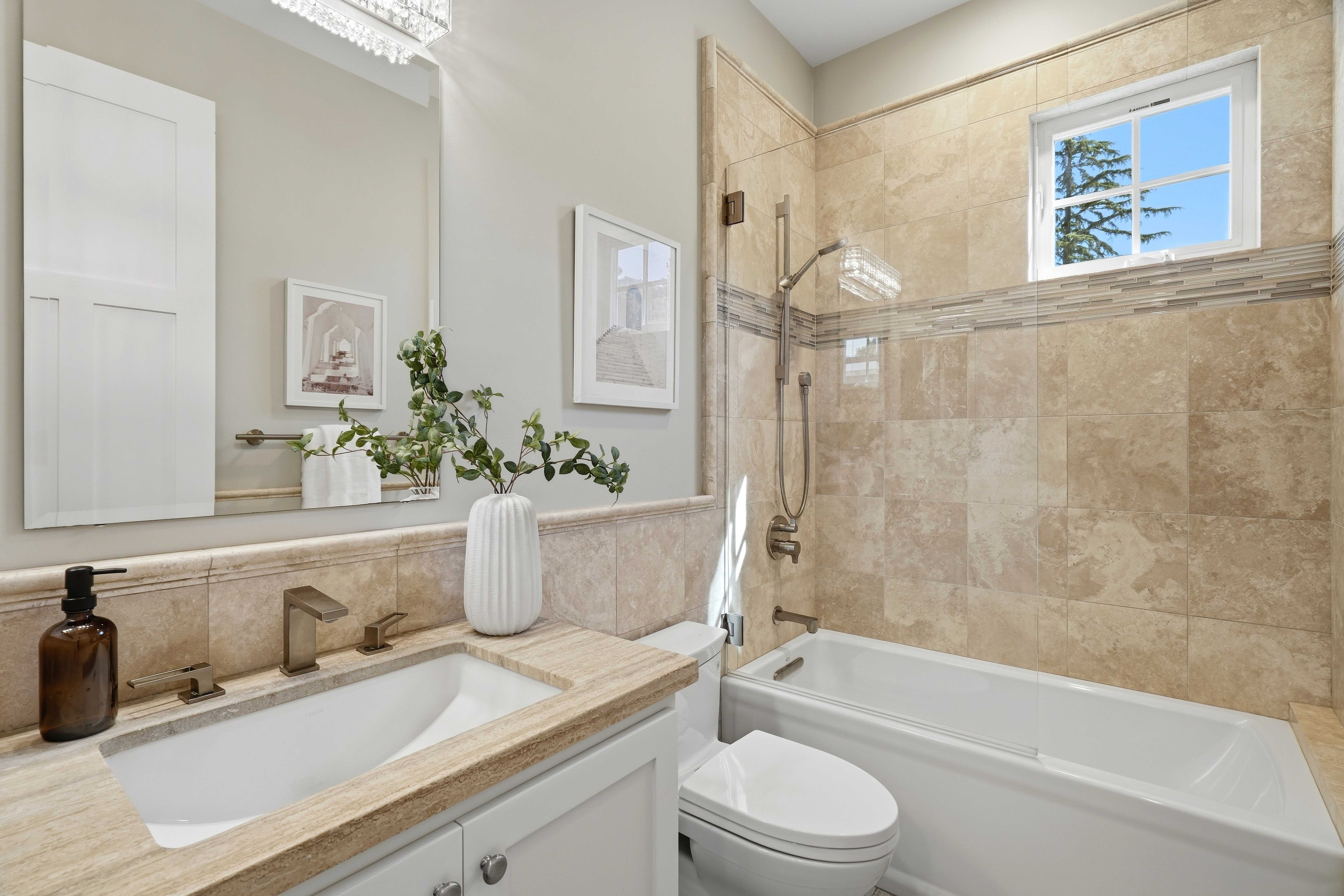  Turnkey Luxury and Premier Location in Beverly Terrace - 物件實景