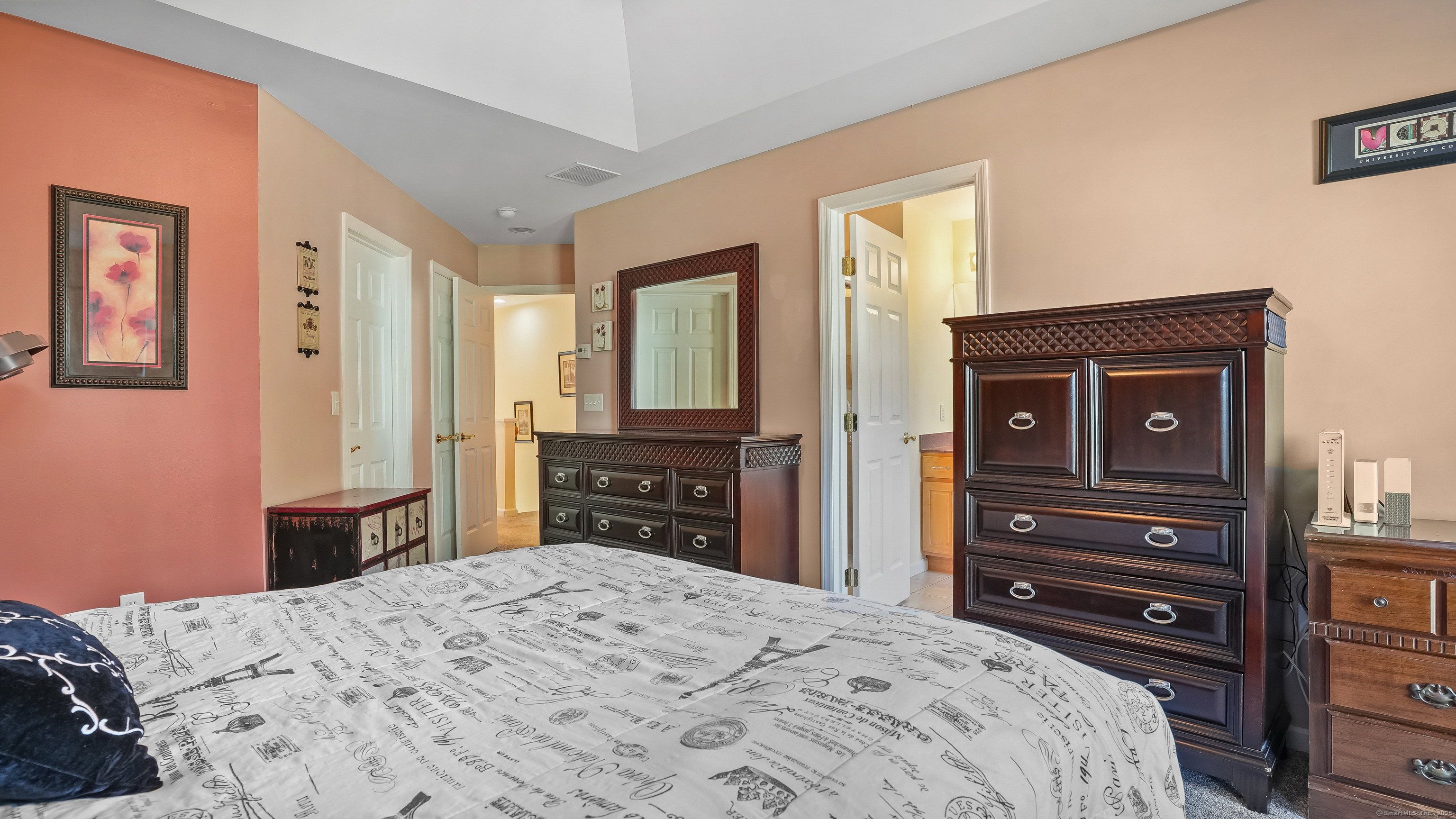 Danbury, Connecticut, 06810, United States, 2 Bedrooms Bedrooms, ,3 BathroomsBathrooms,Residential,For Sale,1925602