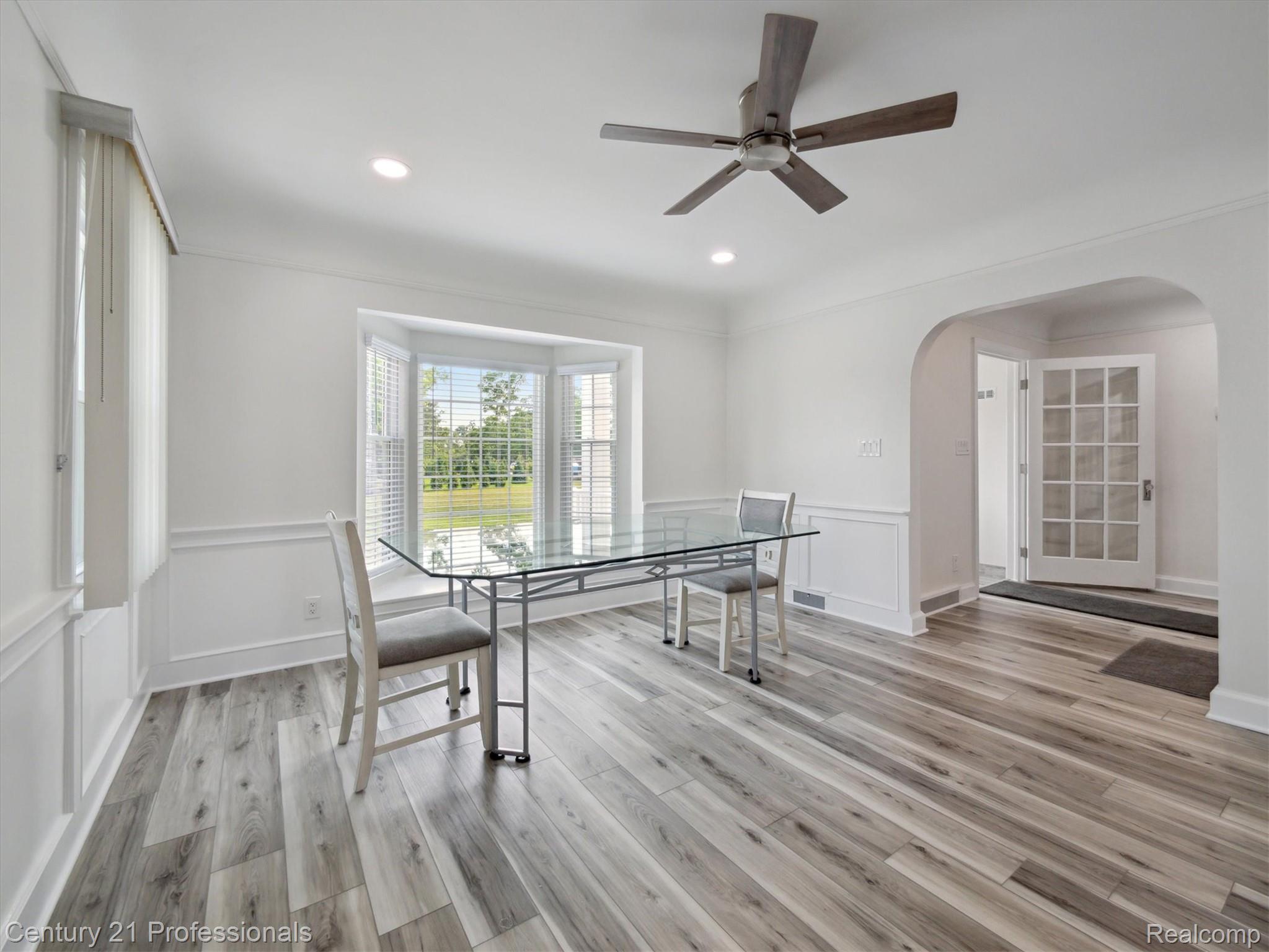 FarmingtonHills, Michigan, 48167, United States, 4 Bedrooms Bedrooms, ,4 BathroomsBathrooms,Residential,For Sale,1895323