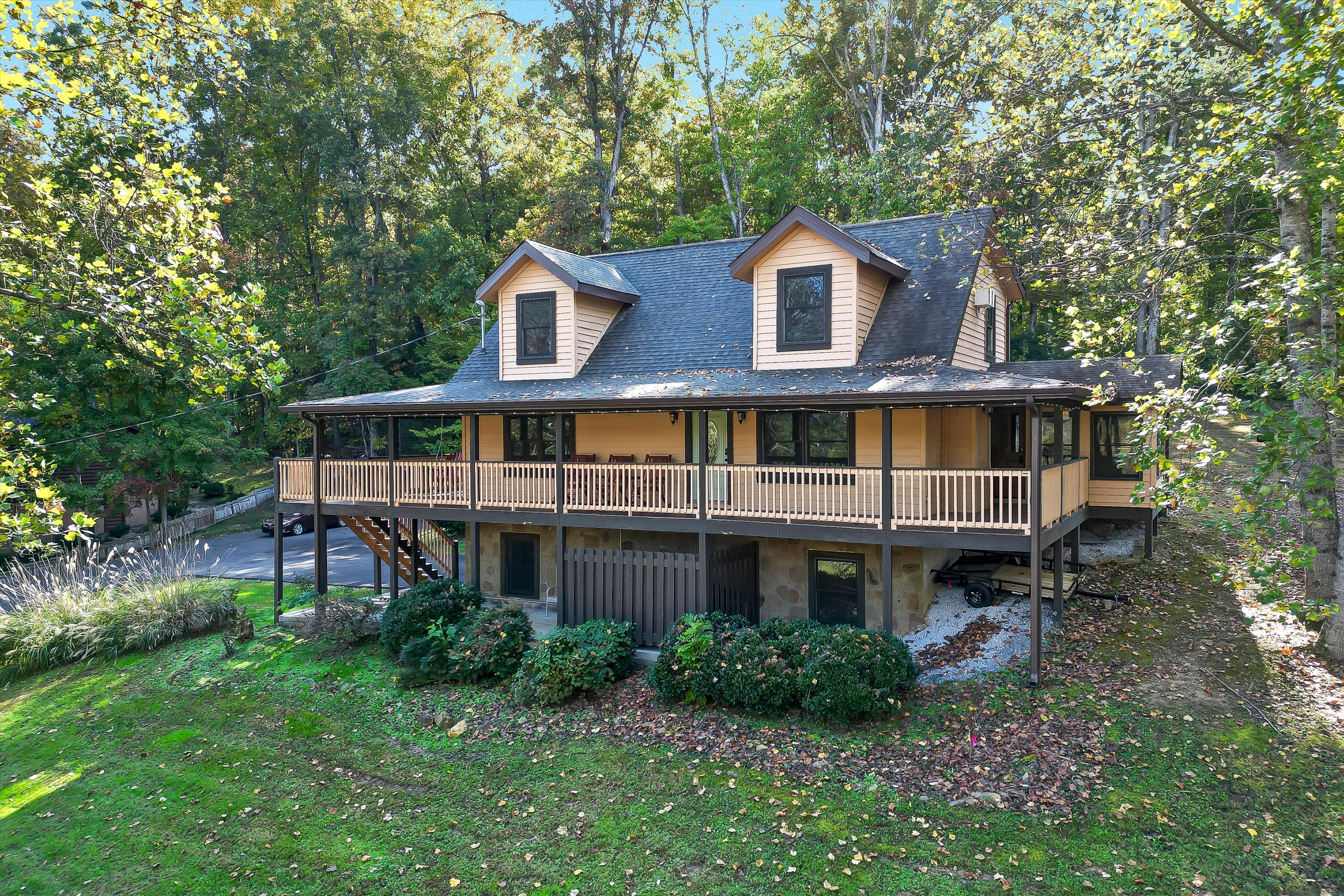 Sevierville, Tennessee, 37862, United States, 4 Bedrooms Bedrooms, ,5 BathroomsBathrooms,Residential,For Sale,1915370