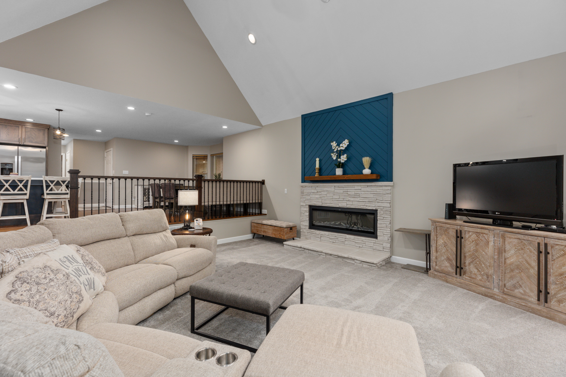 Litchfield, Illinois, 62056, United States, 5 Bedrooms Bedrooms, ,4 BathroomsBathrooms,Residential,For Sale,1979153