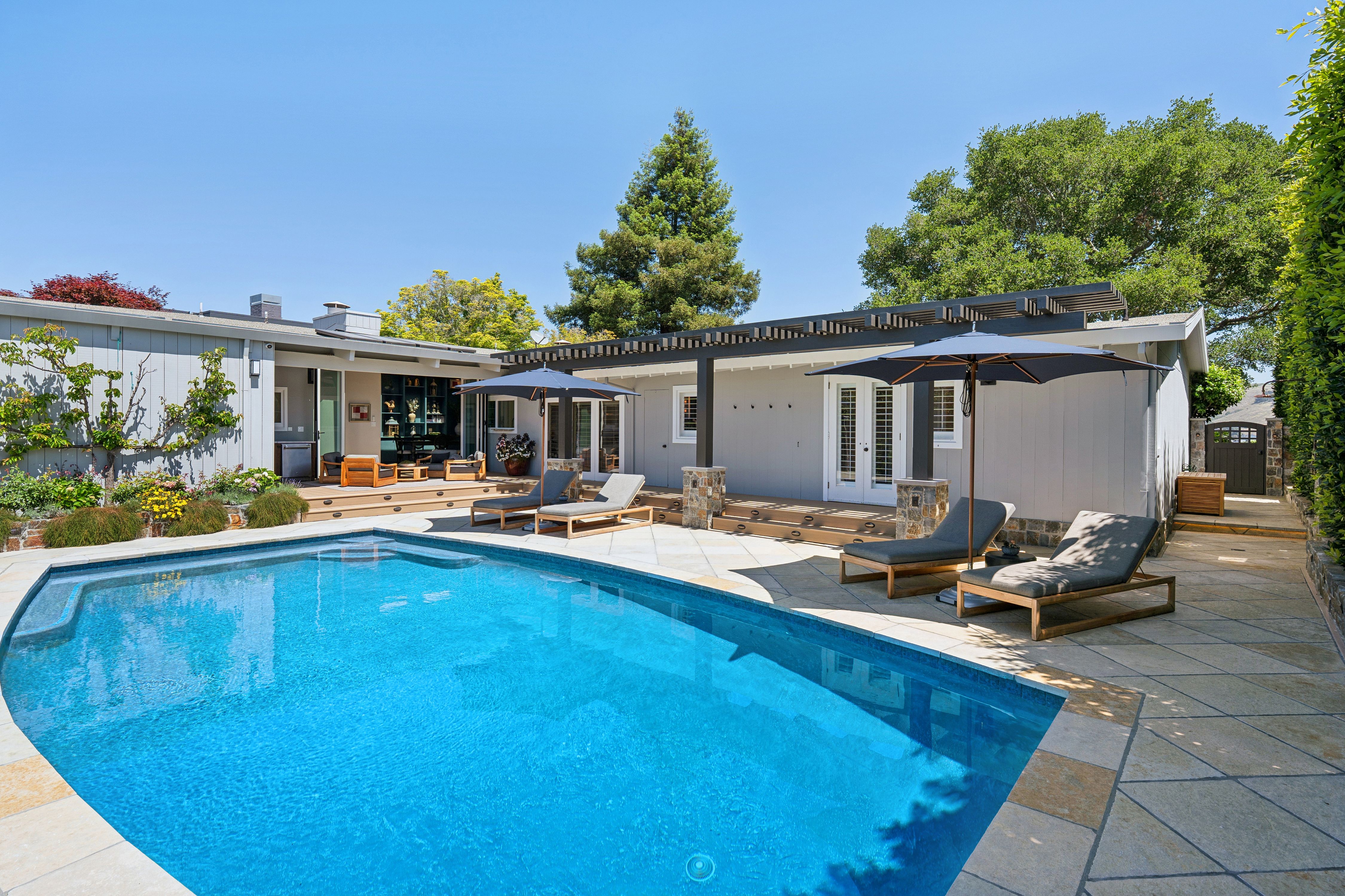  Rare One-Level Residence on Belvedere Island