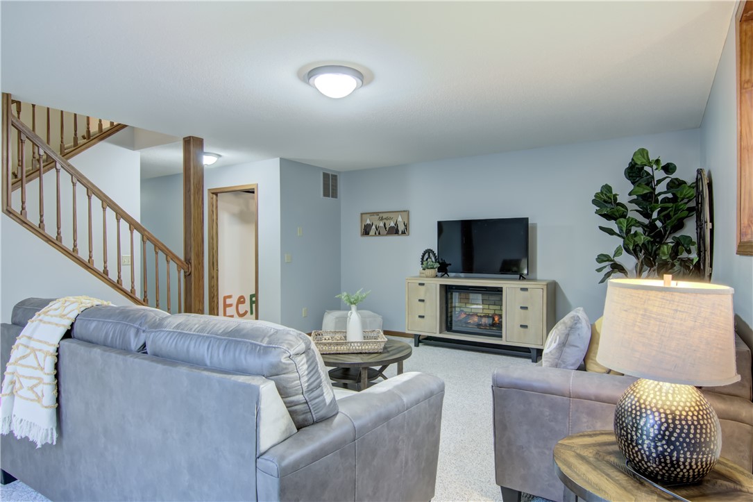 Eau Claire, Wisconsin, 54703, United States, 4 Bedrooms Bedrooms, ,3 BathroomsBathrooms,Residential,For Sale,1992439