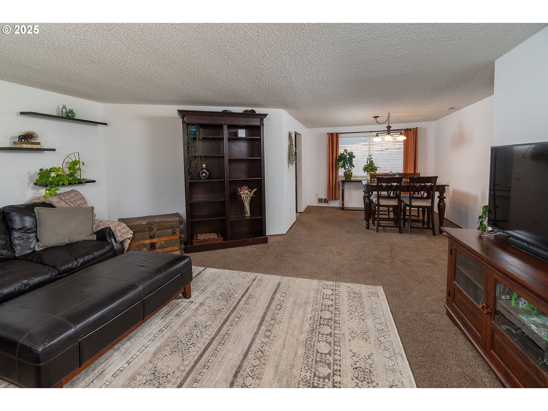 Bend, Oregon, 97701, United States, 3 Bedrooms Bedrooms, ,2 BathroomsBathrooms,Residential,For Sale,1960454