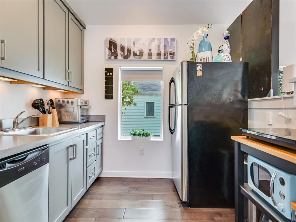 1215 Maple Ave, Austin, Texas, 78702, United States, 4 Bedrooms Bedrooms, ,4 BathroomsBathrooms,Residential,For Sale,1215 Maple Ave,1409568