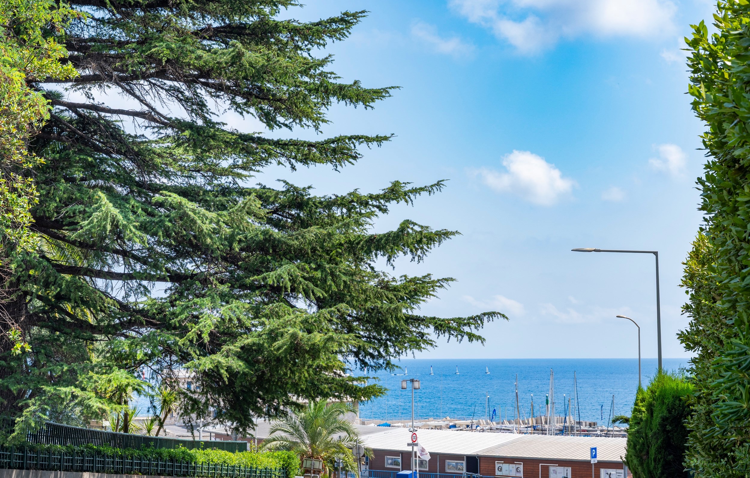  Nice, Le Port : 86 sq.m apartment with private garden on Boulevard Franck Pilat… - 物件實景