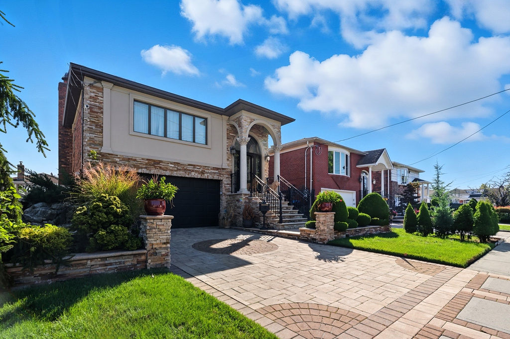 Howard, New York, 11414, United States, 4 Bedrooms Bedrooms, ,3 BathroomsBathrooms,Residential,For Sale,1975737