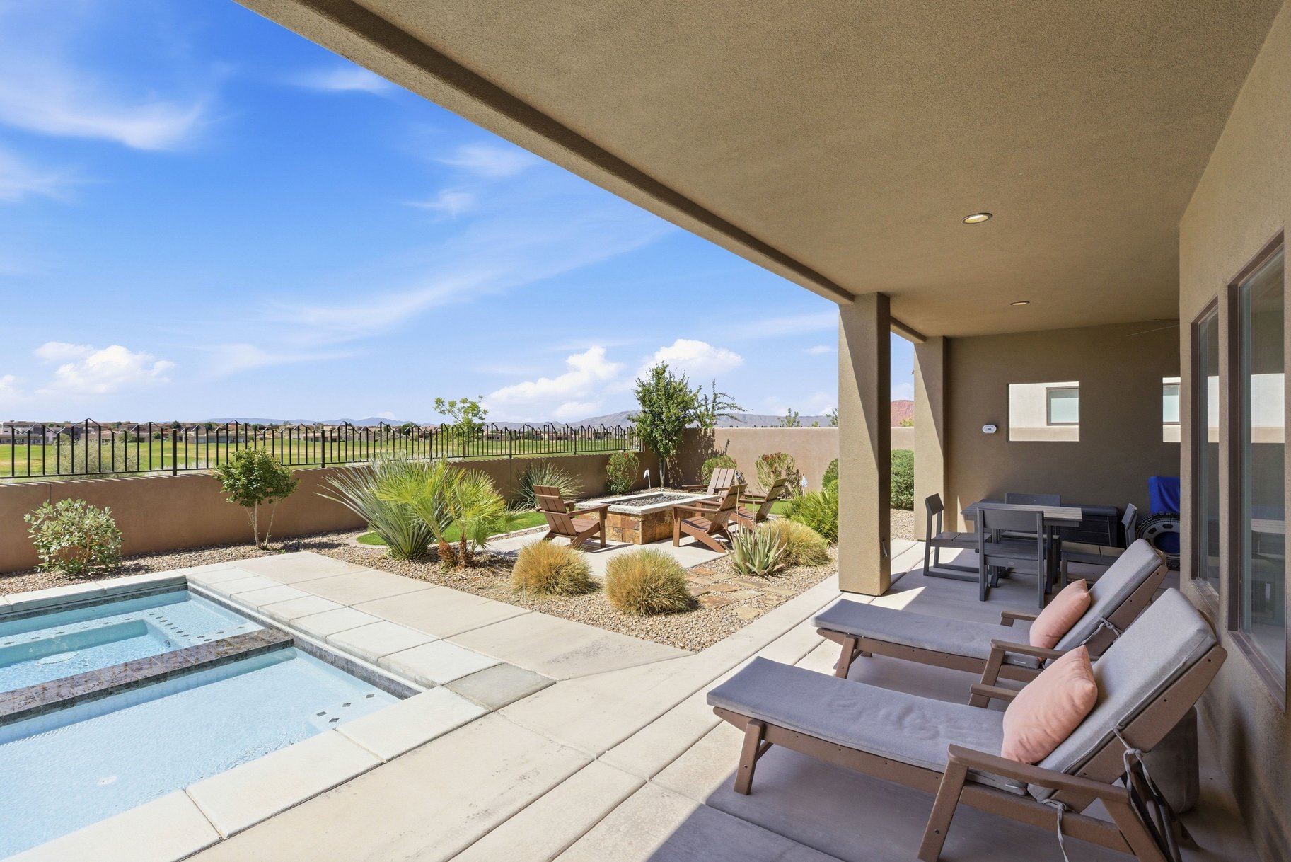  Desert Fairway Retreat with Short Term Investment Opportunity - 物件實景