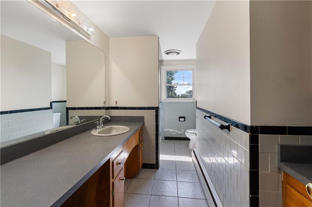 Portsmouth, Rhode Island, 02871, United States, 3 Bedrooms Bedrooms, ,2 BathroomsBathrooms,Residential,For Sale,1974528