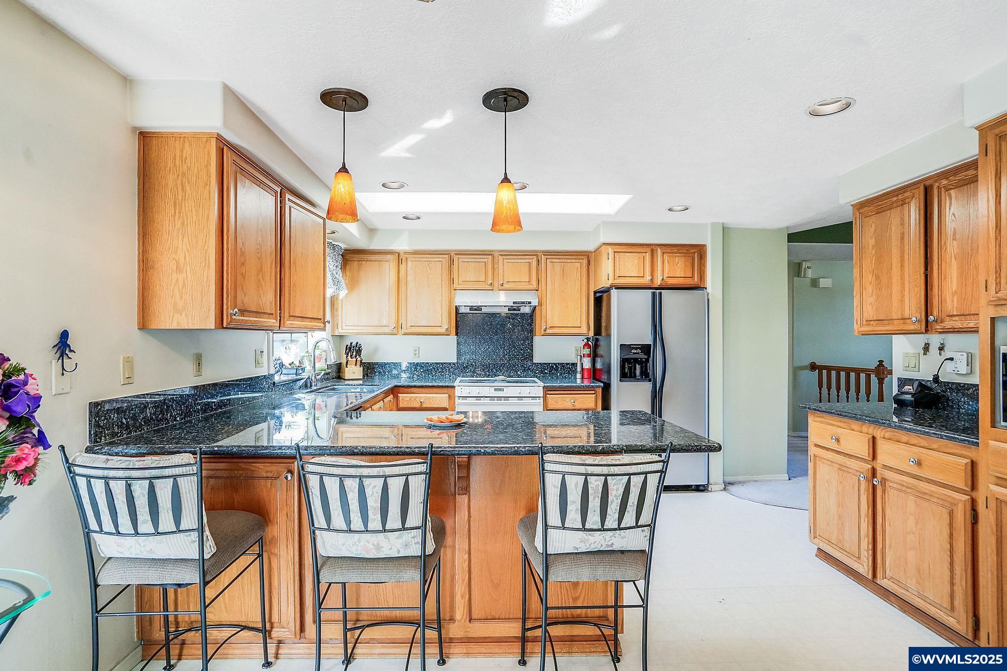 Salem, Oregon, 97302, United States, 5 Bedrooms Bedrooms, ,4 BathroomsBathrooms,Residential,For Sale,1728980