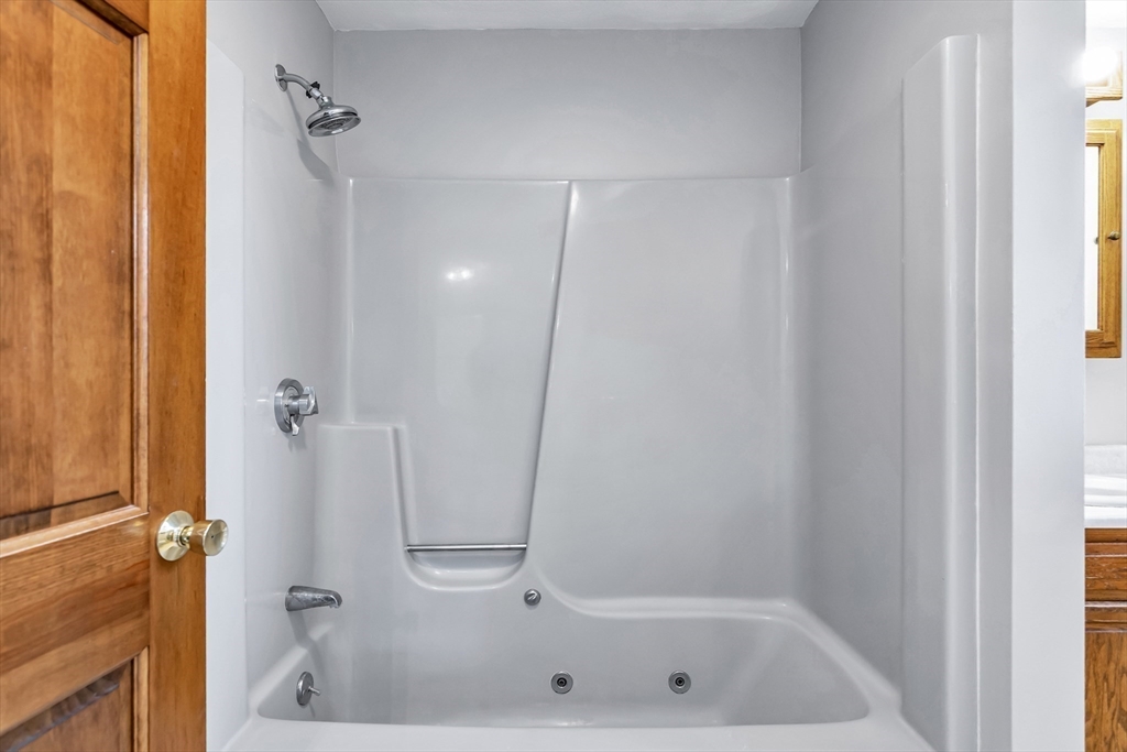 Dracut, Massachusetts, 01826, United States, 3 Bedrooms Bedrooms, ,2 BathroomsBathrooms,Residential,For Sale,1982385