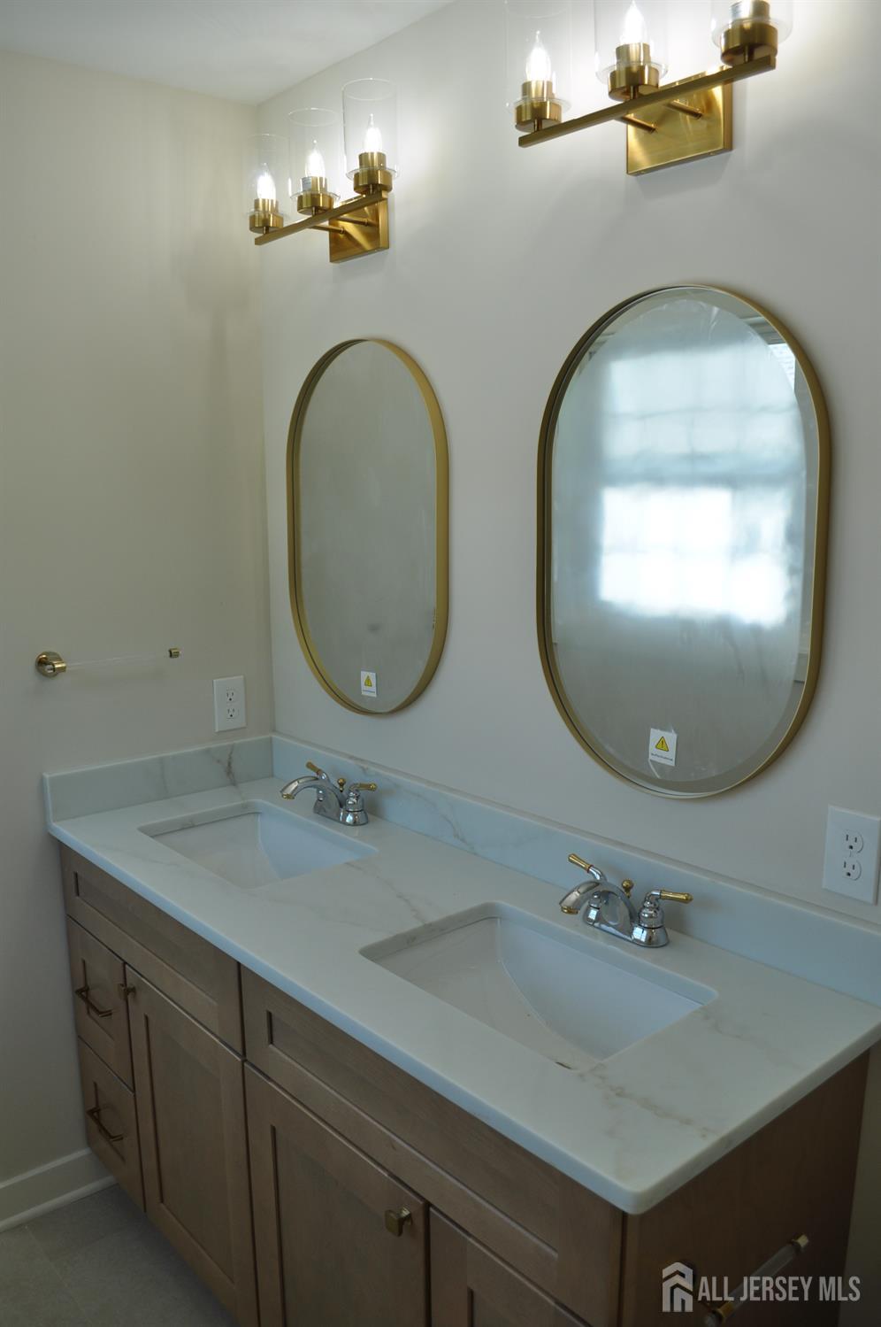 Woodbridge, New Jersey, 07095, United States, 4 Bedrooms Bedrooms, ,4 BathroomsBathrooms,Residential,For Sale,1920305