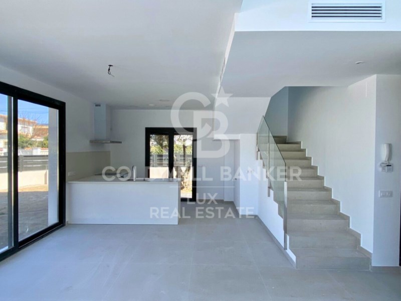 Girona, Empuriabrava, Requesens Girona, Empuriabra, Empuriabrava, Catalonia, ES, 4 Bedrooms Bedrooms, ,3 BathroomsBathrooms,Residential,For Sale,Girona, Empuriabrava, Requesens Girona, Empuriabra,1610935