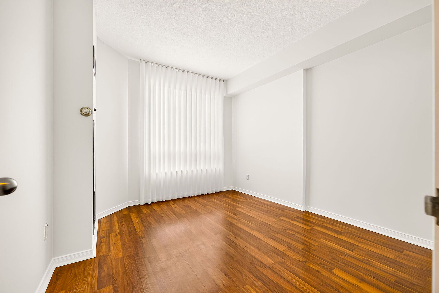  Desirable Waterfront Condo - 物件實景