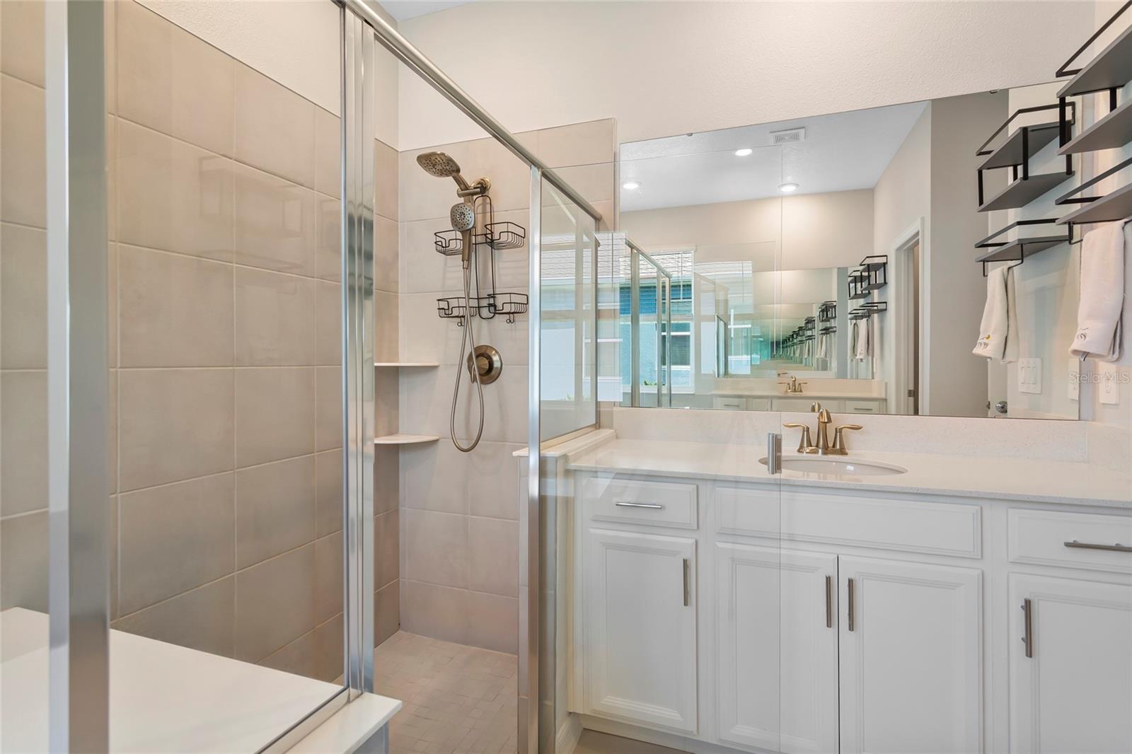 MOUNT DORA, Florida, 32757, United States, 4 Bedrooms Bedrooms, ,4 BathroomsBathrooms,Residential,For Sale,1978918