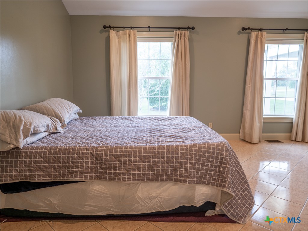 Victoria, Texas, 77905, United States, 5 Bedrooms Bedrooms, ,4 BathroomsBathrooms,Residential,For Sale,1989033