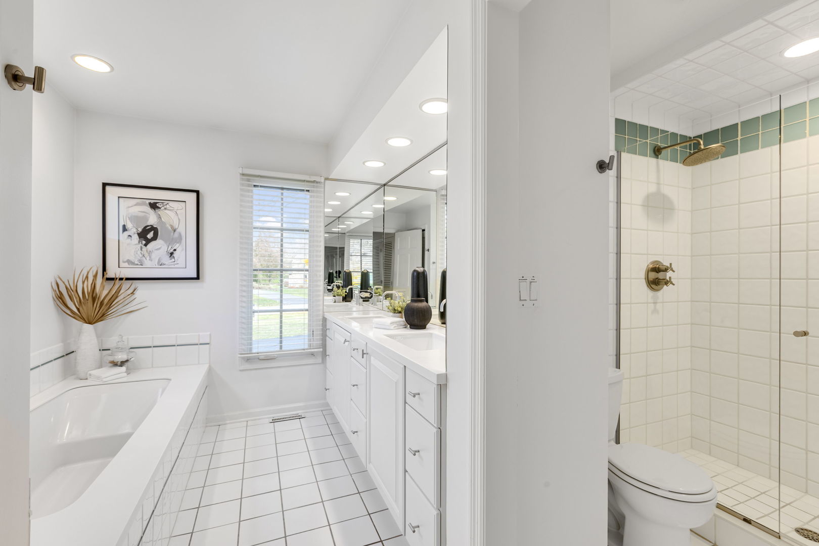 Lake Forest, Illinois, 60045, United States, 4 Bedrooms Bedrooms, ,3 BathroomsBathrooms,Residential,For Sale,1989668