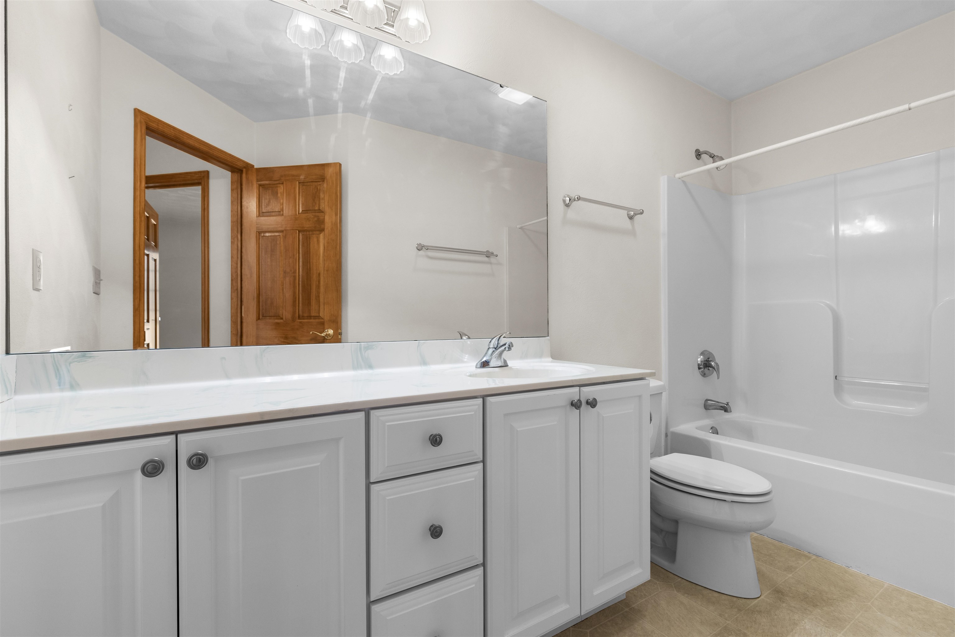 Roscoe, Illinois, 61073, United States, 3 Bedrooms Bedrooms, ,4 BathroomsBathrooms,Residential,For Sale,2011367