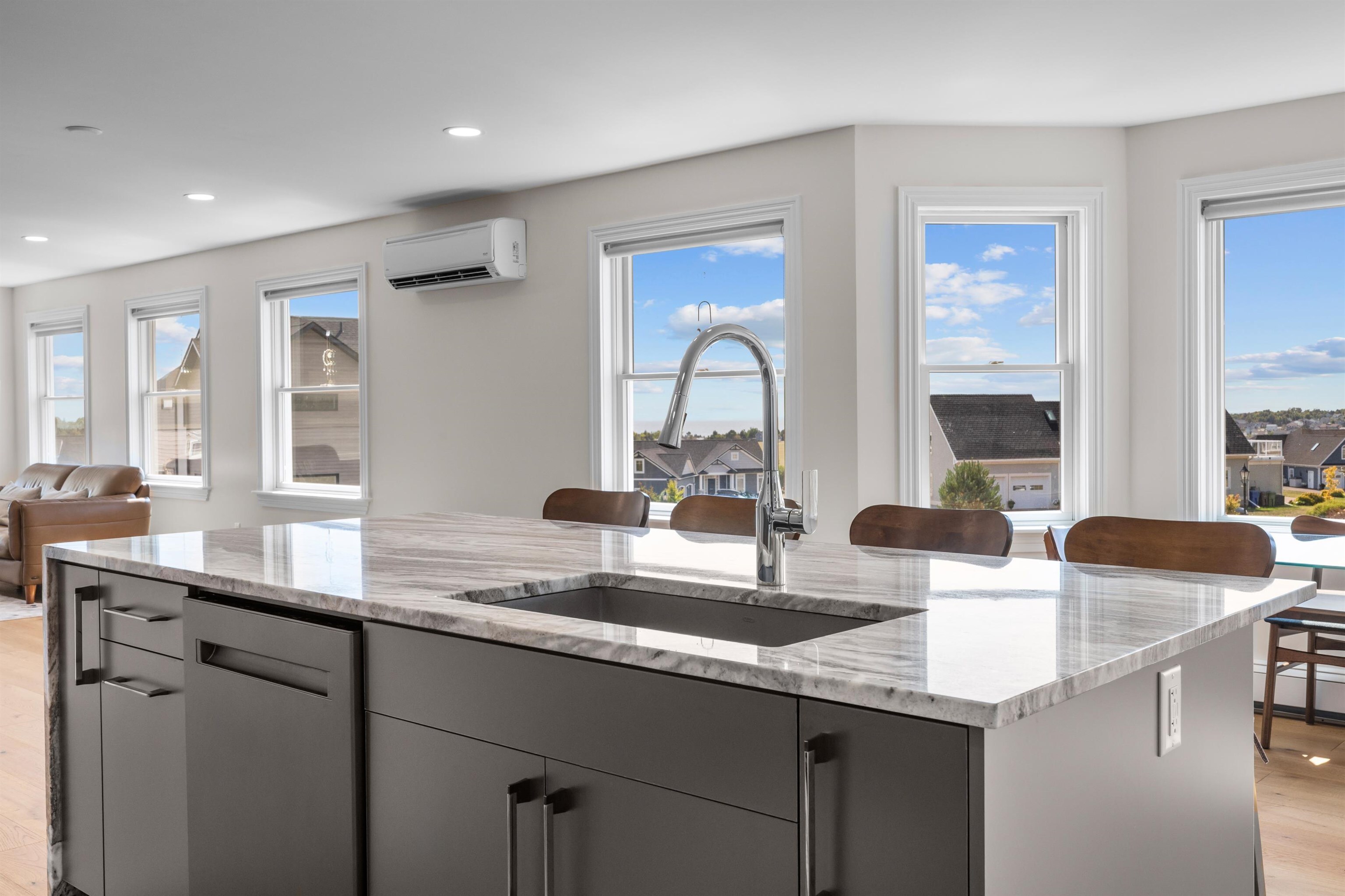 STRATFORD, Prince Edward Island, C1B 0J7, CA, 7 Bedrooms Bedrooms, ,4 BathroomsBathrooms,Residential,For Sale,1949695