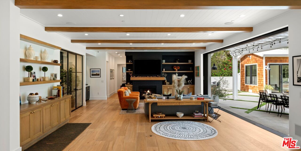 Encino, California, 91436, United States, 6 Bedrooms Bedrooms, ,7 BathroomsBathrooms,Residential,For Sale,1896144