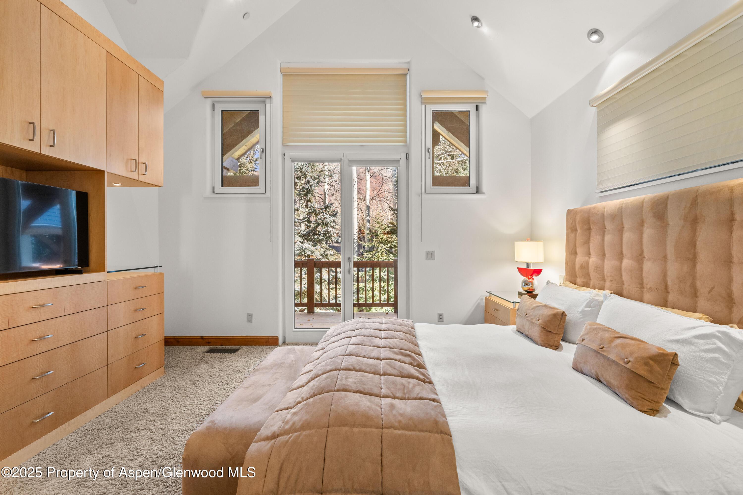 Aspen, Colorado, 81611, United States, 4 Bedrooms Bedrooms, ,5 BathroomsBathrooms,Residential,For Sale,1998129