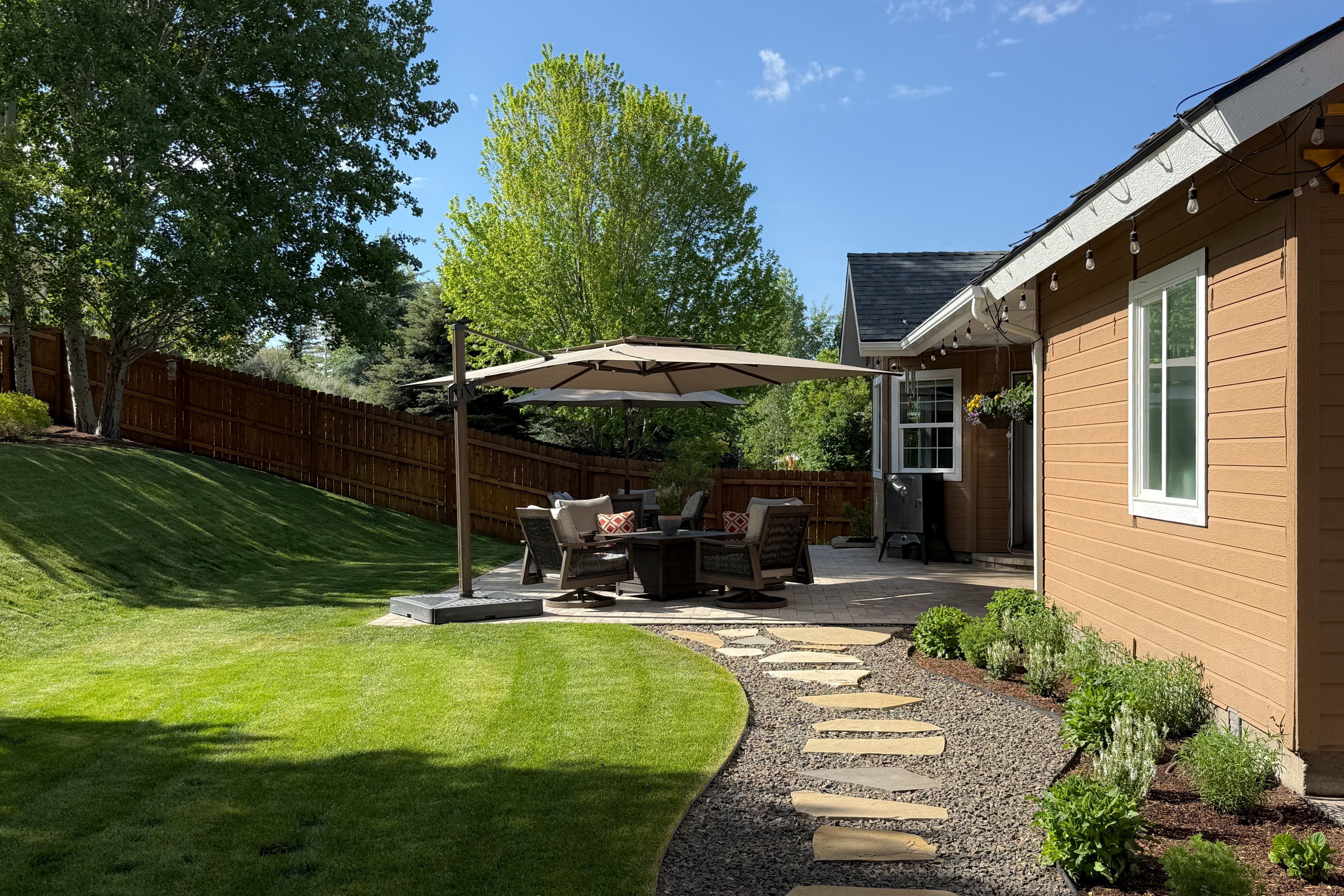  Private Retreat. Exceptional Garage. Room for Everything. - 物件實景