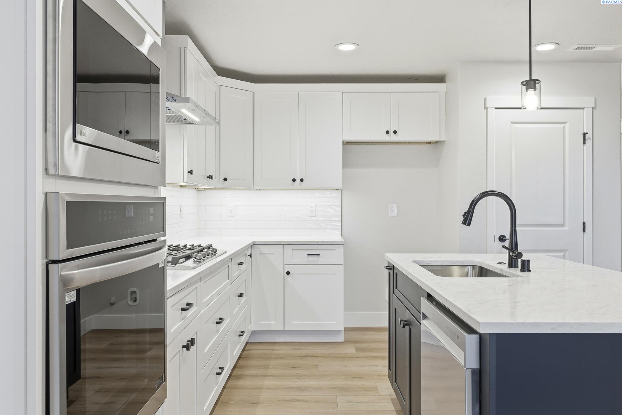 Kennewick, Washington, 99338, United States, 3 Bedrooms Bedrooms, ,1 BathroomBathrooms,Residential,For Sale,2000411