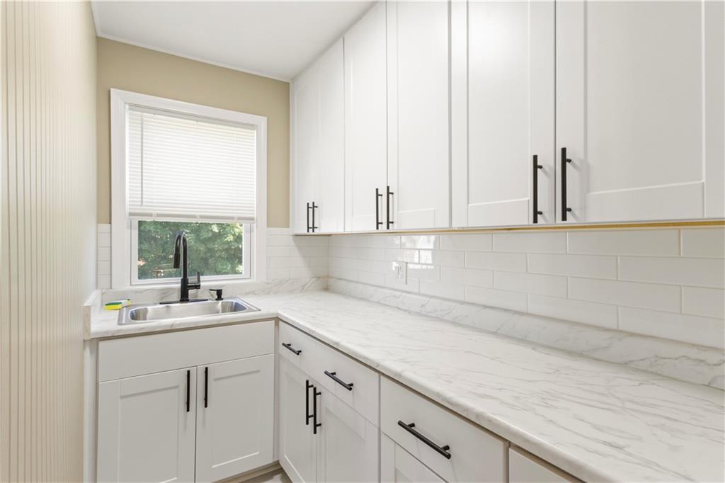 Pawtucket, Rhode Island, 02860, United States, 8 Bedrooms Bedrooms, ,3 BathroomsBathrooms,Residential,For Sale,2048506