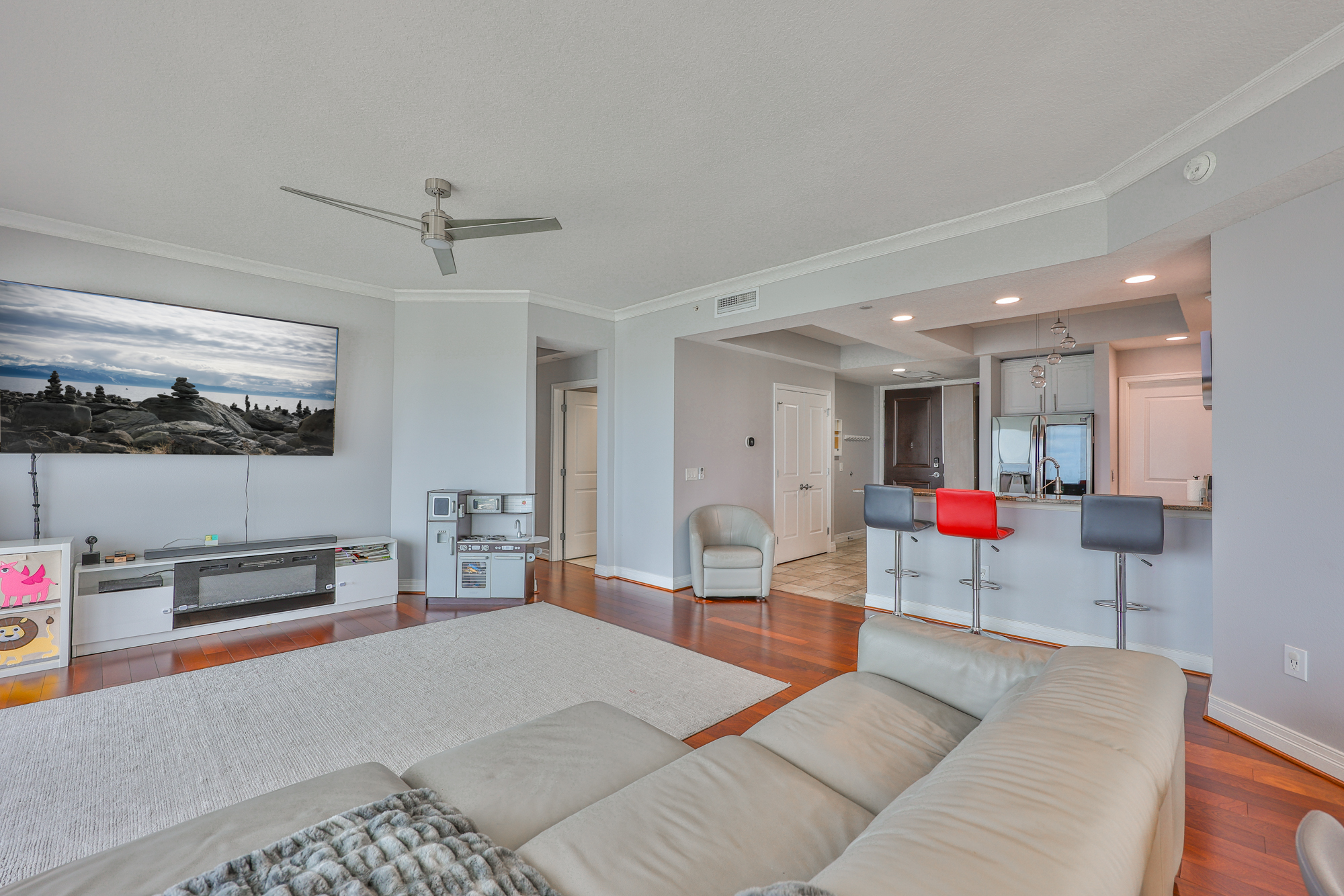 Tampa, Florida, 33602, United States, 3 Bedrooms Bedrooms, ,3 BathroomsBathrooms,Residential,For Sale,1982527