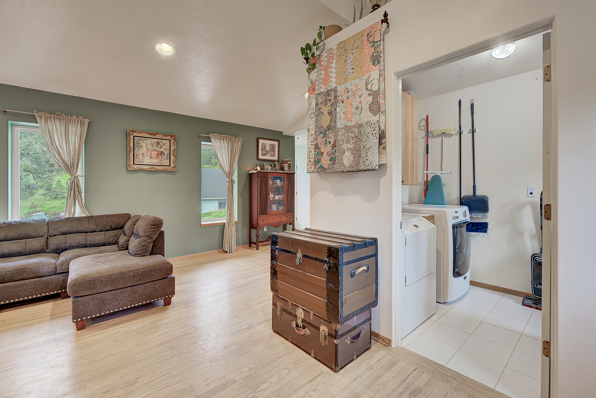 Helmville, Montana, 59743, United States, 3 Bedrooms Bedrooms, ,4 BathroomsBathrooms,Residential,For Sale,1975948