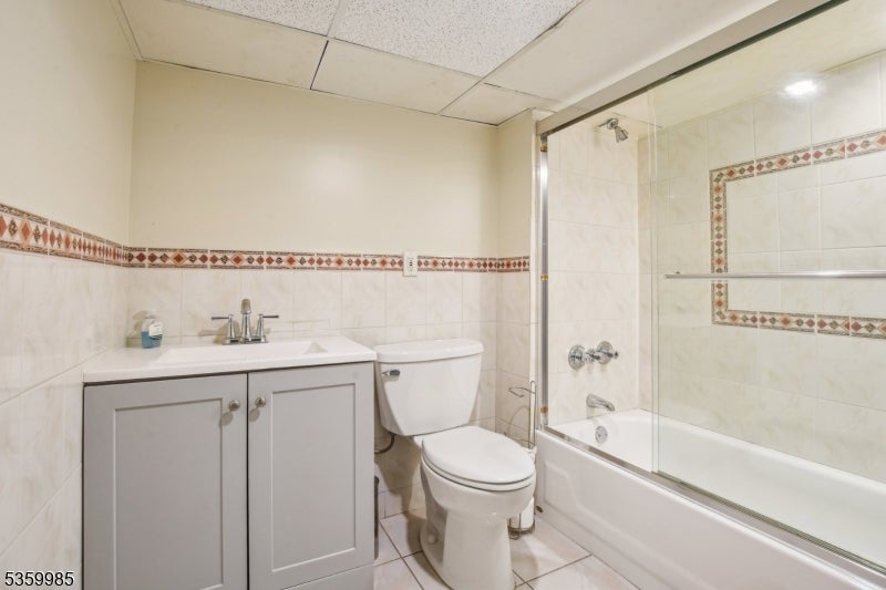 Bloomfield Twp., New Jersey, 07003, United States, 4 Bedrooms Bedrooms, ,3 BathroomsBathrooms,Residential,For Sale,1983850