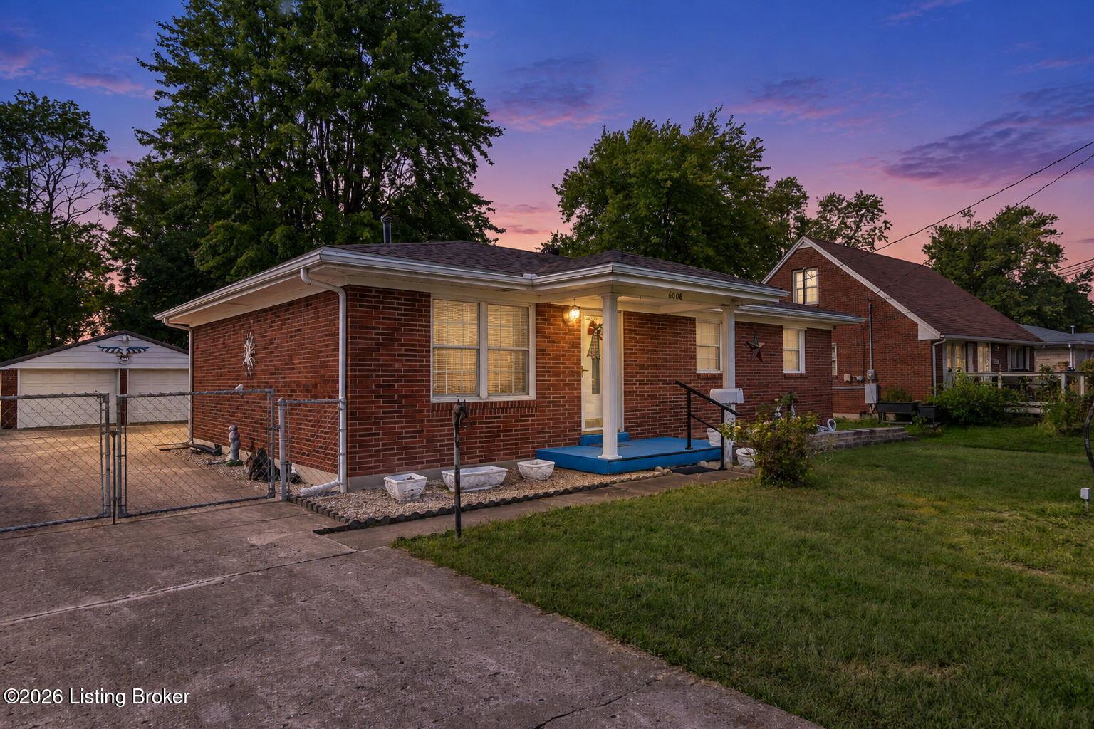 Gloria Ln, Louisville, KY 40213