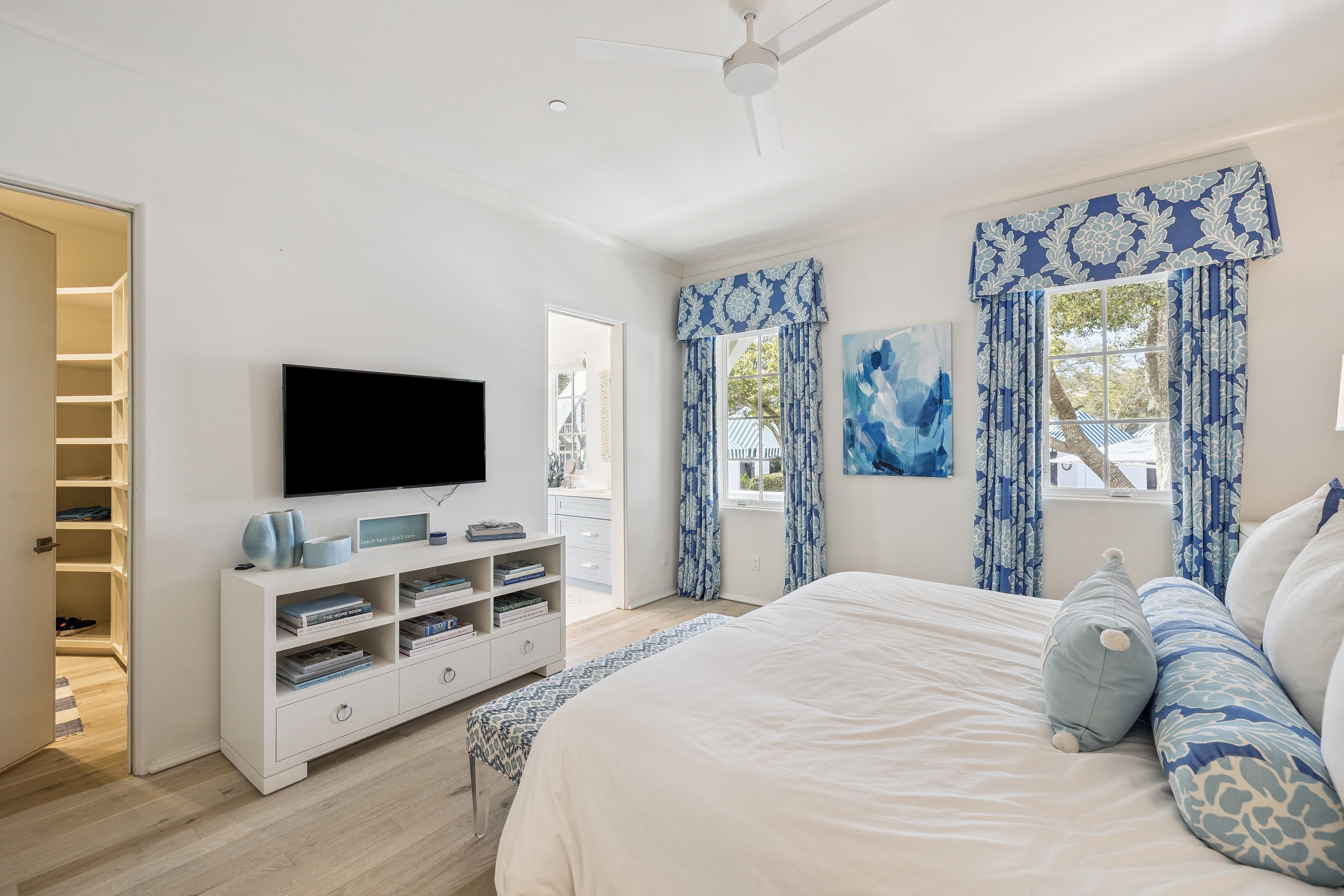  Never-Rented Home With Carriage House Overlooking Community Pool - 物件實景