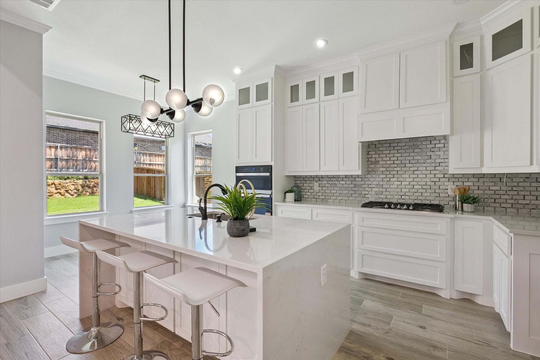 Arlington, Texas, 76012, United States, 4 Bedrooms Bedrooms, ,3 BathroomsBathrooms,Residential,For Sale,1974791