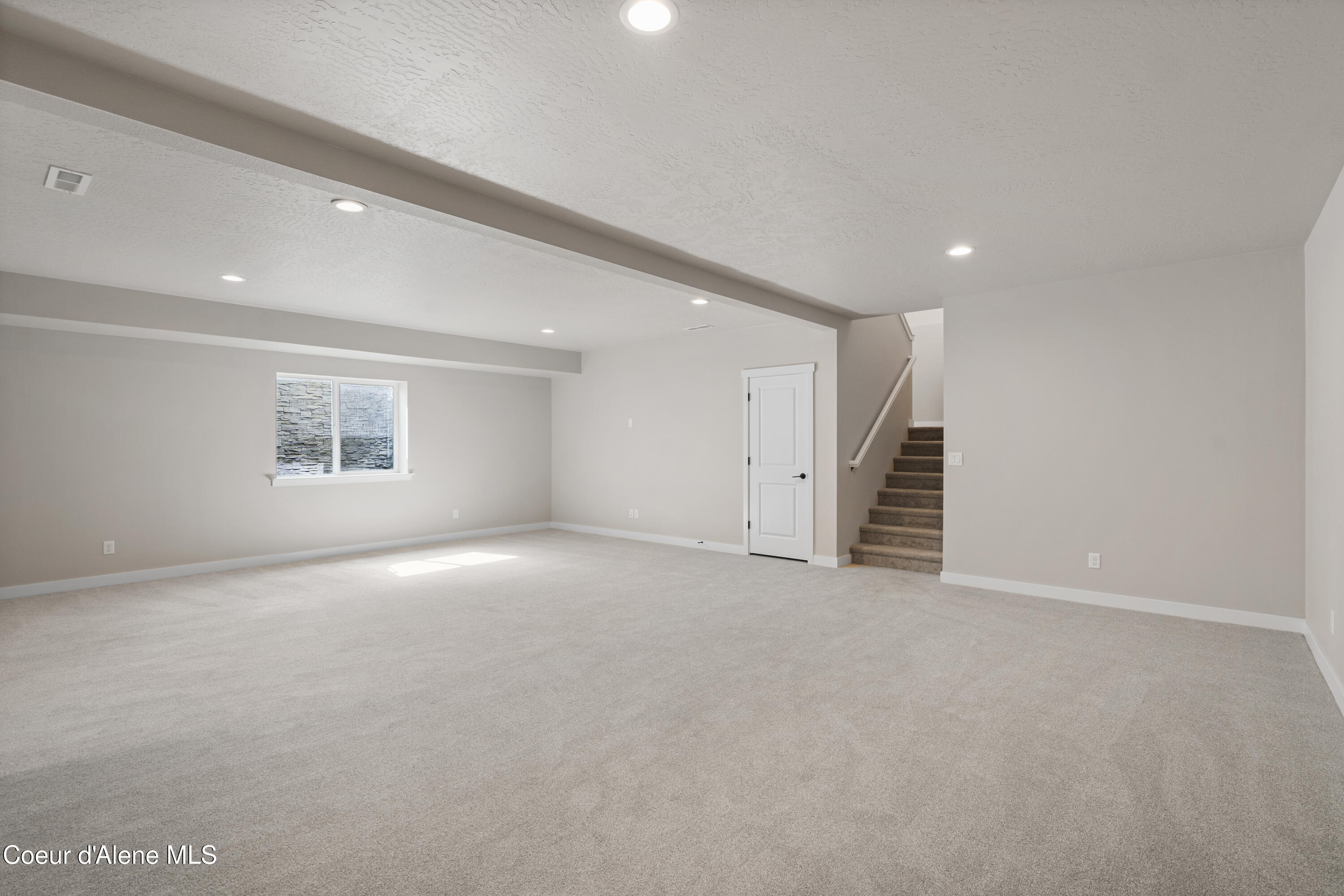 Coeur d'Alene, Idaho, 83814, United States, 5 Bedrooms Bedrooms, ,3 BathroomsBathrooms,Residential,For Sale,1943081